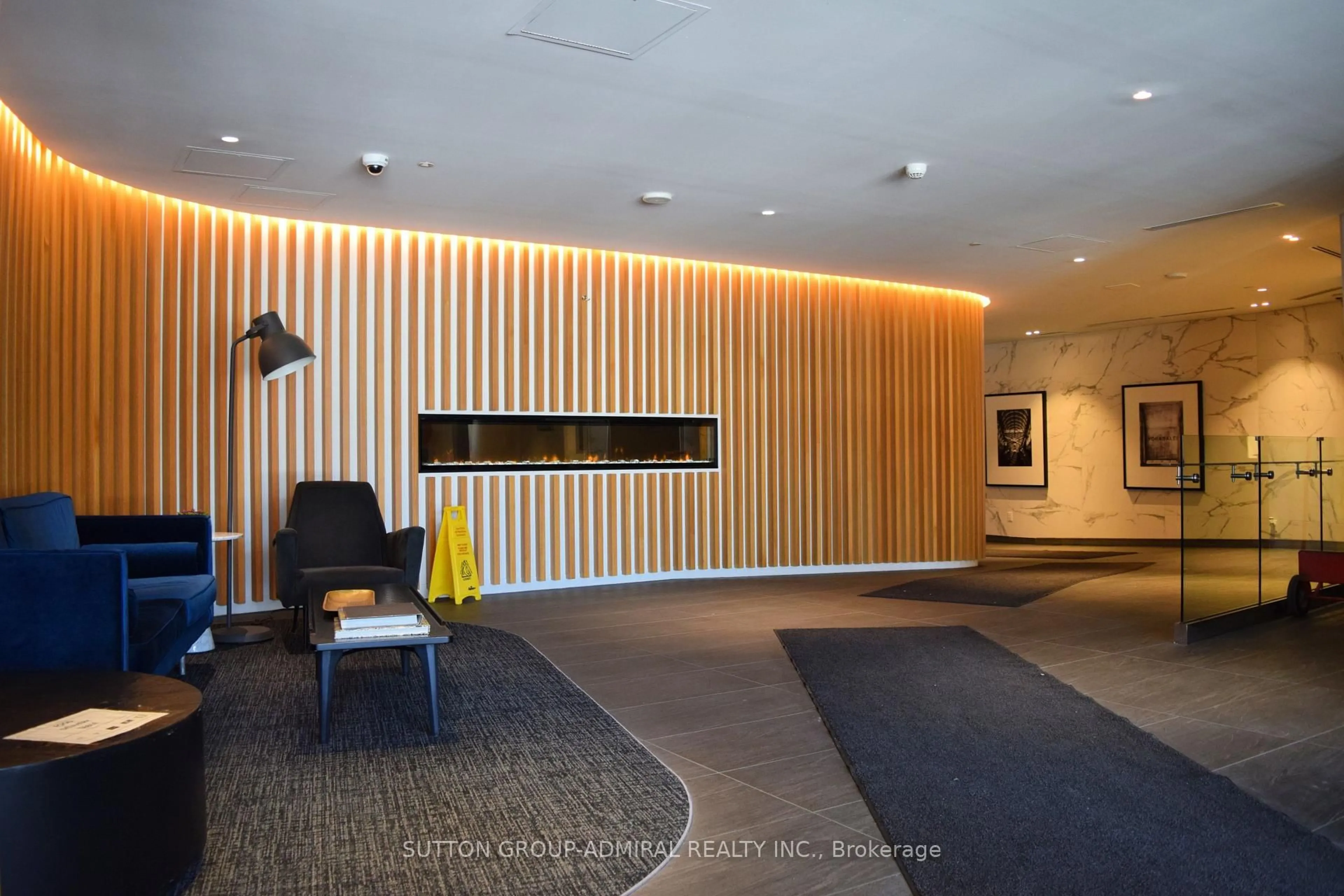 Indoor foyer for 160 Flemington Rd ##402, Toronto Ontario M6A 0A9