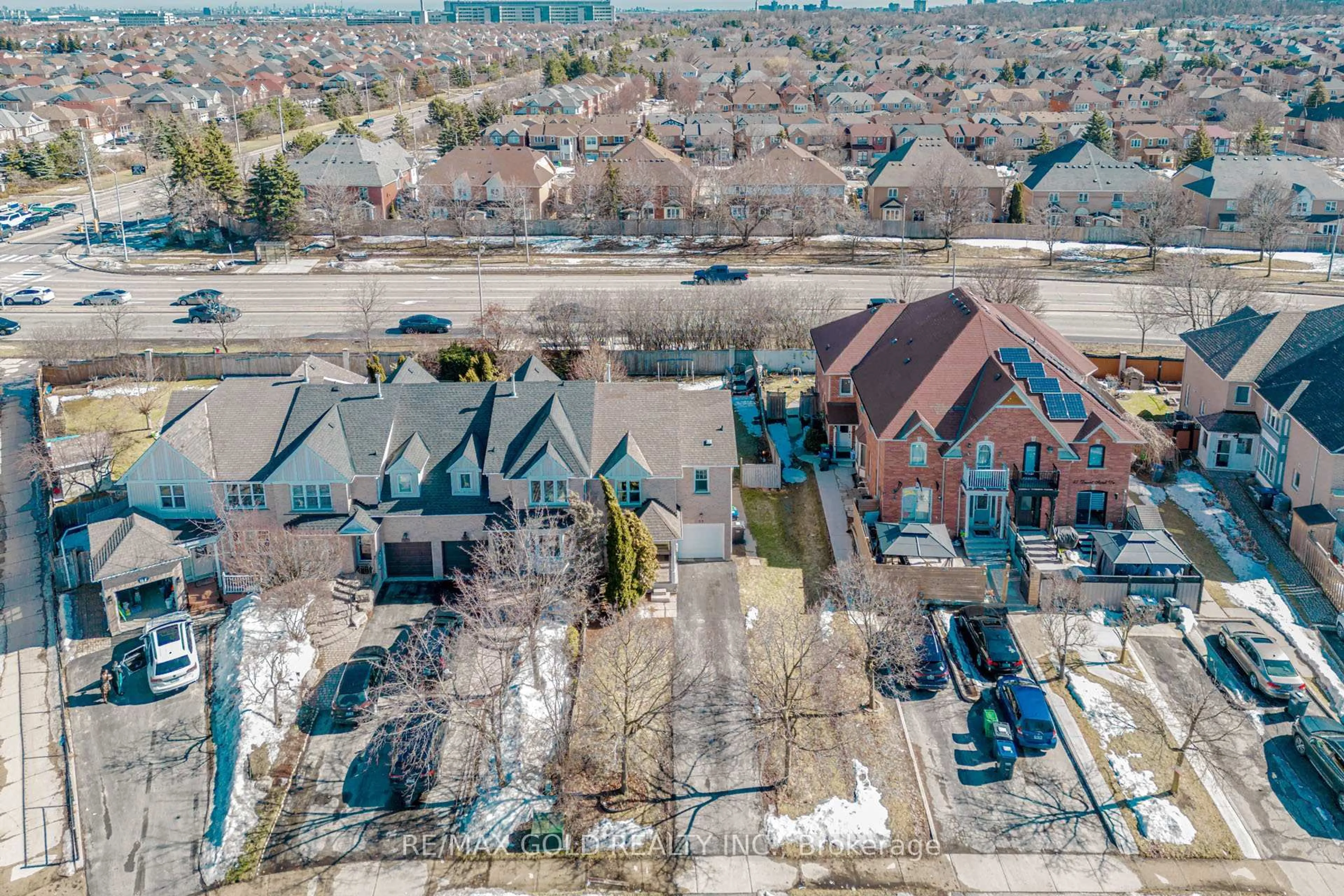 A pic from outside/outdoor area/front of a property/back of a property/a pic from drone, street for 55 Desert Sand Dr, Brampton Ontario L6R 1V6