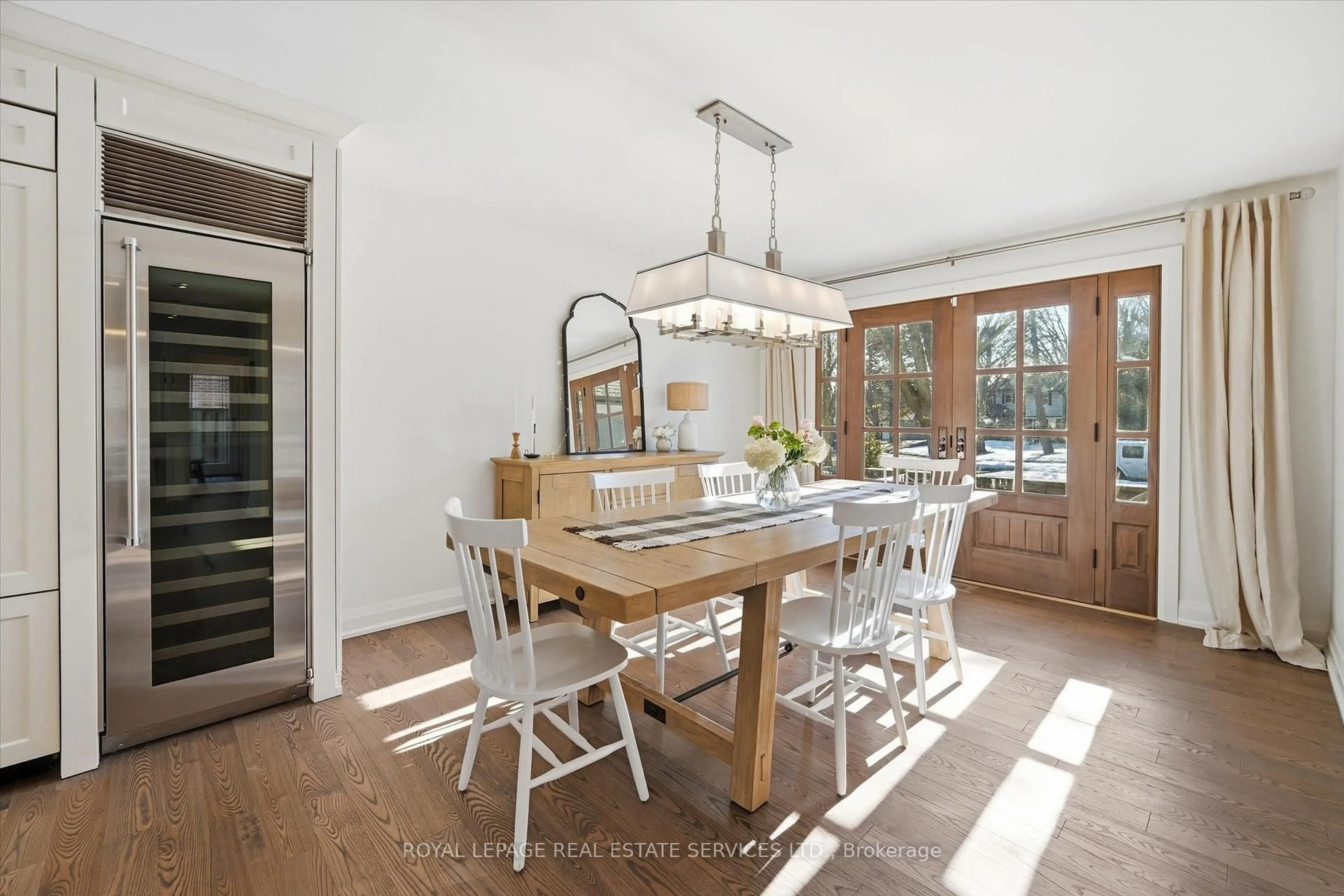 Dining room, wood/laminate floor for 225 Weldon Ave, Oakville Ontario L6K 2H9