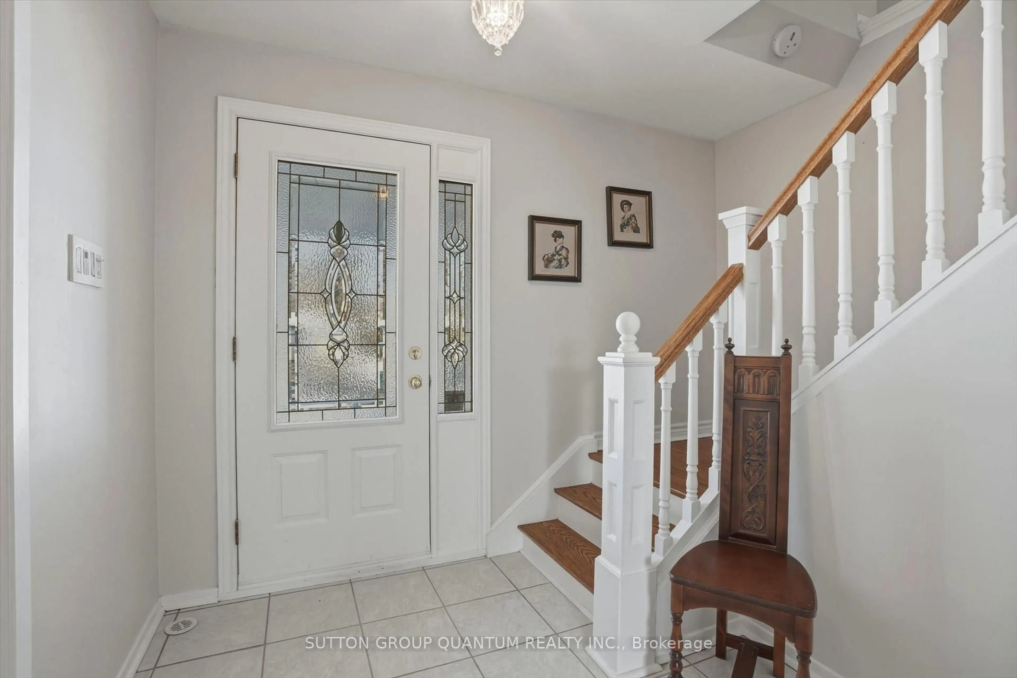 Indoor entryway for 1814 Barsuda Dr, Mississauga Ontario L5J 1V4