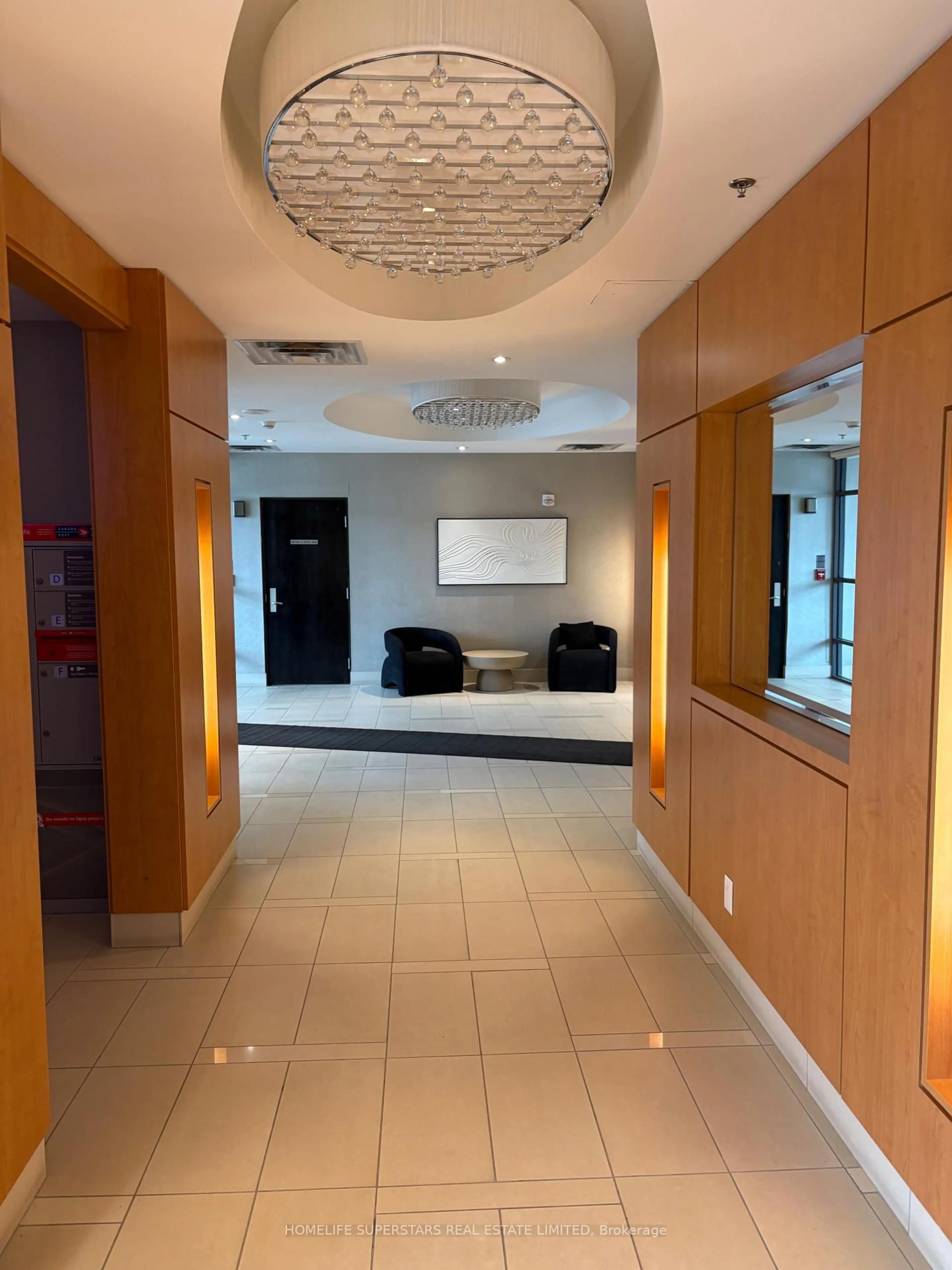 Indoor foyer for 840 Queens Plate Dr #501, Toronto Ontario M9W 0E7