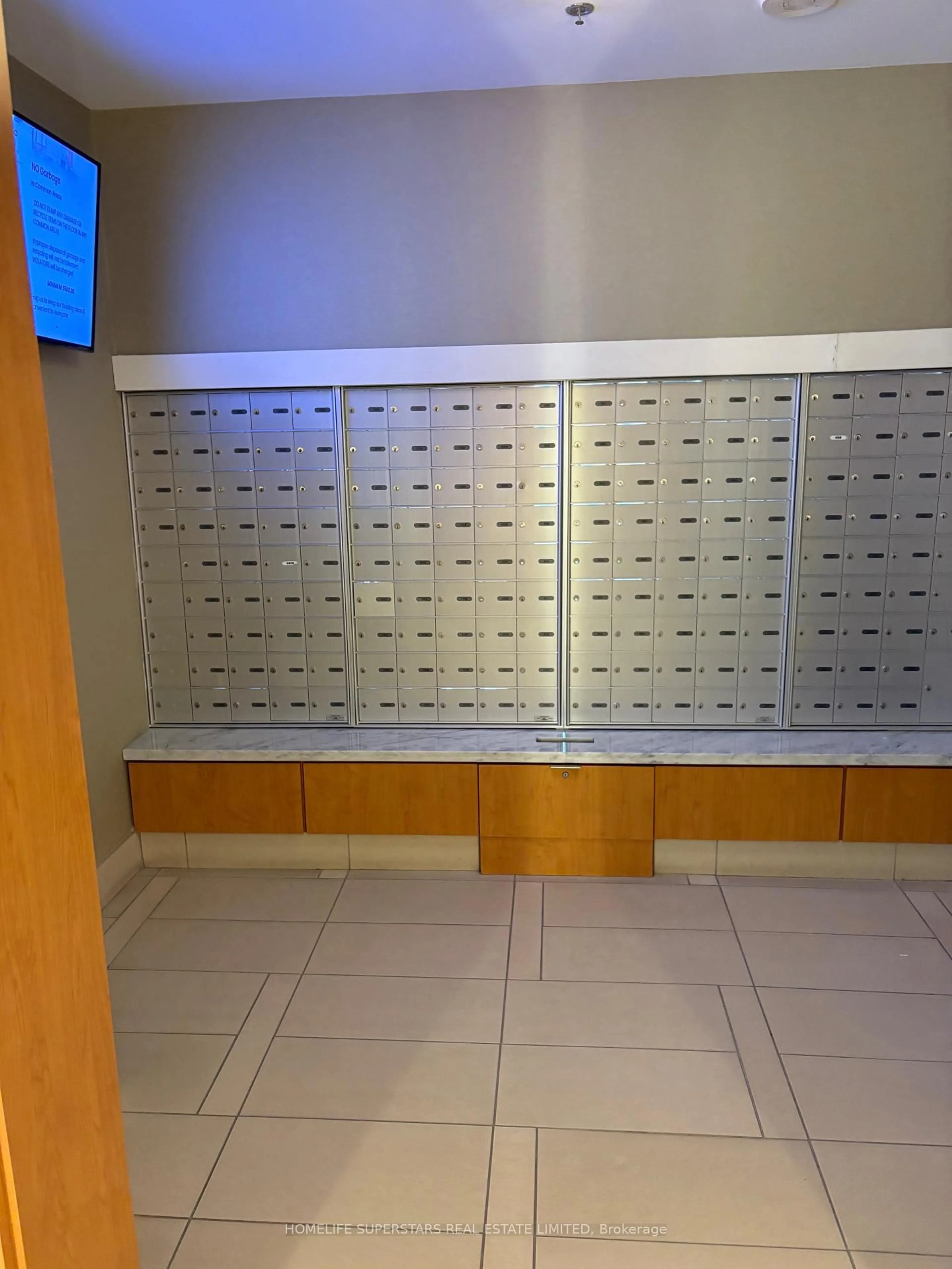 Indoor foyer for 840 Queens Plate Dr #501, Toronto Ontario M9W 0E7