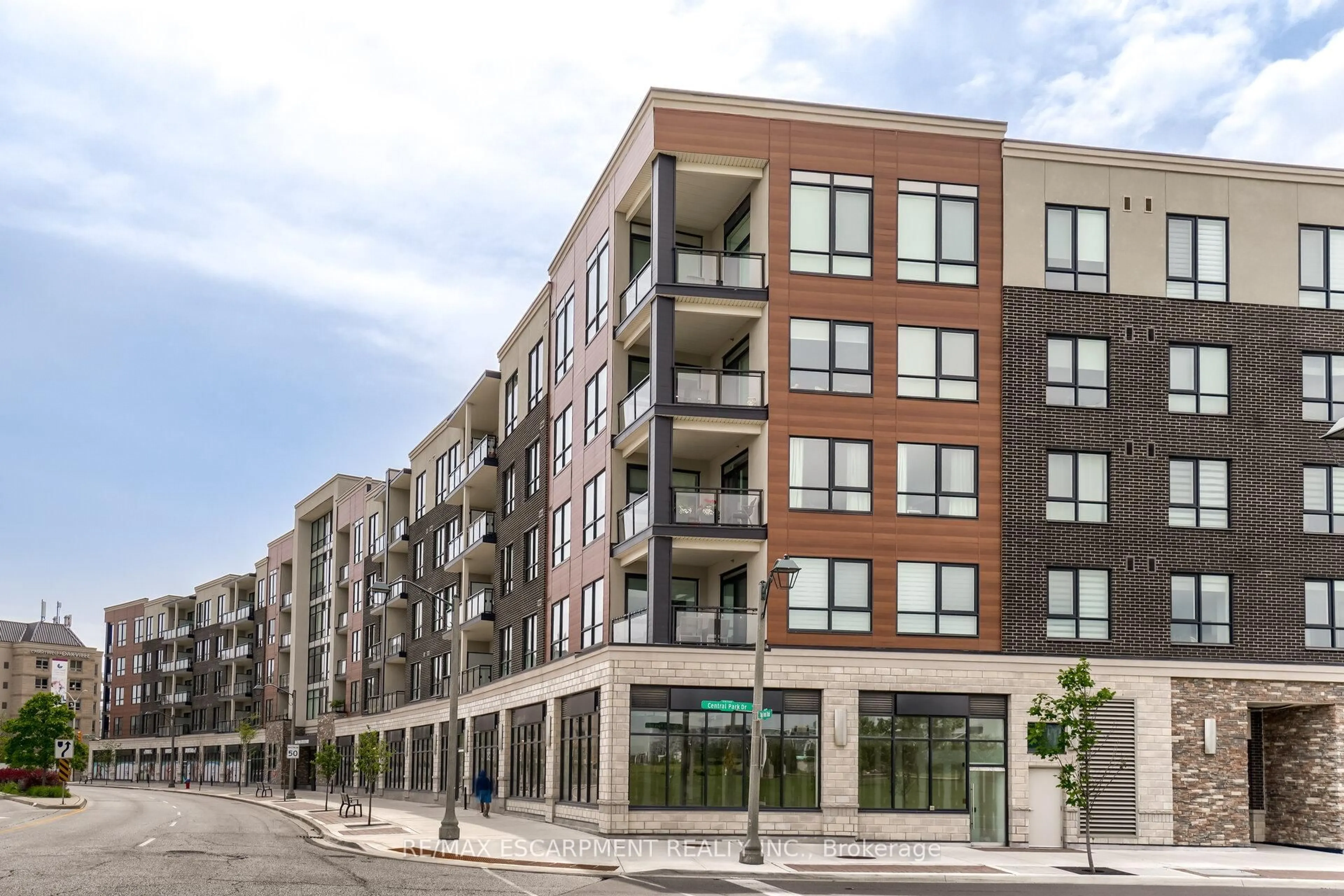 Patio, street for 150 Oak Park Blvd #220, Oakville Ontario L6H 3P2