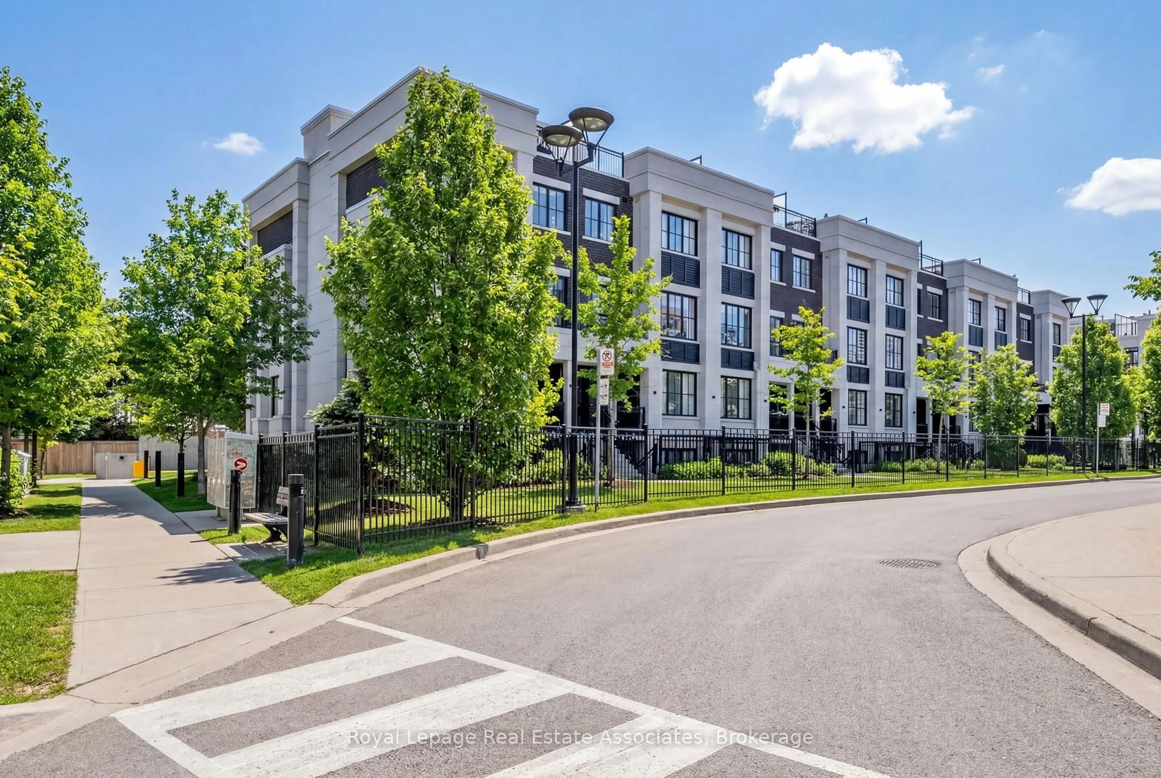 Unknown for 652 Cricklewood Dr #203, Mississauga Ontario L5E 0A5