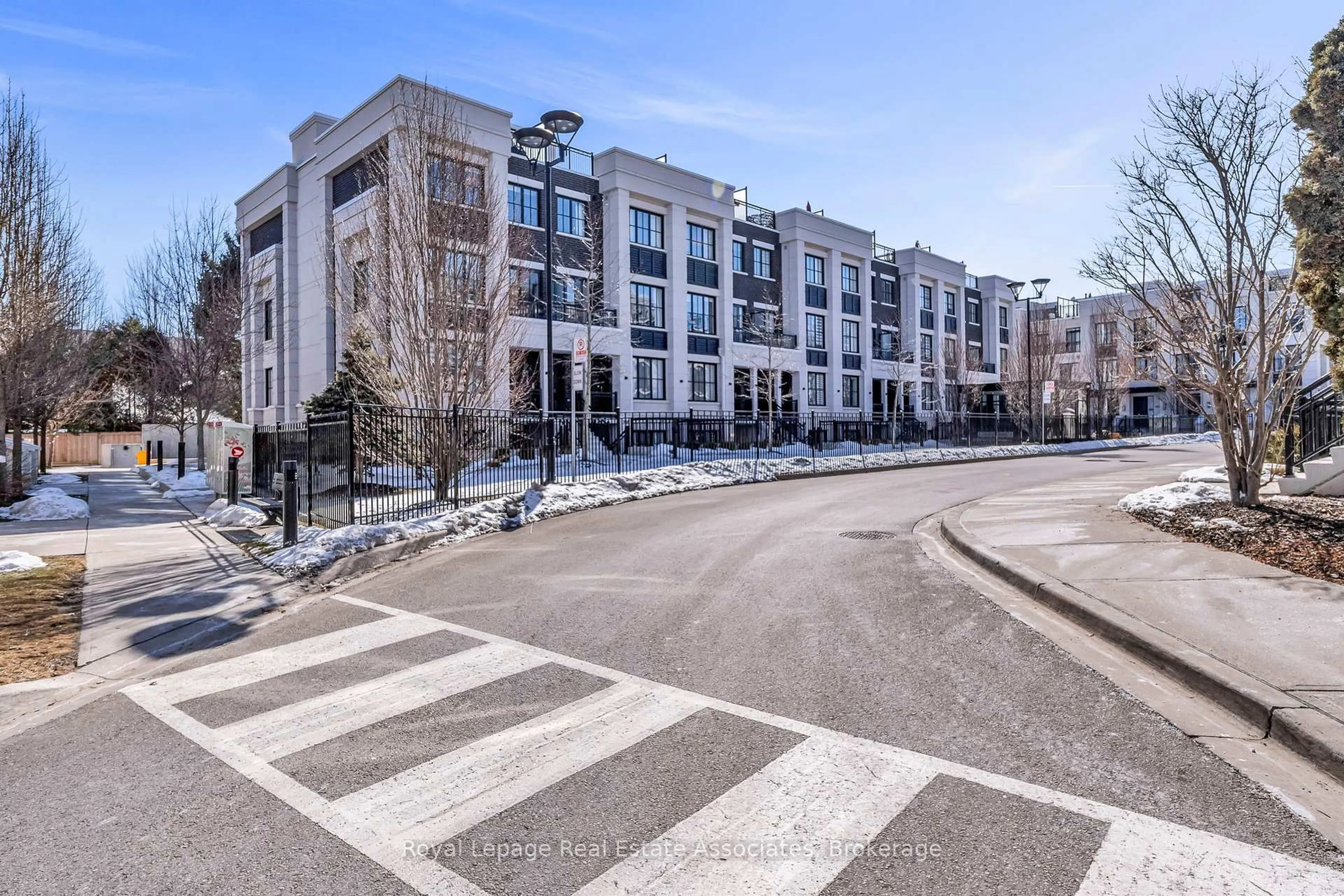 Unknown for 652 Cricklewood Dr #203, Mississauga Ontario L5E 0A5