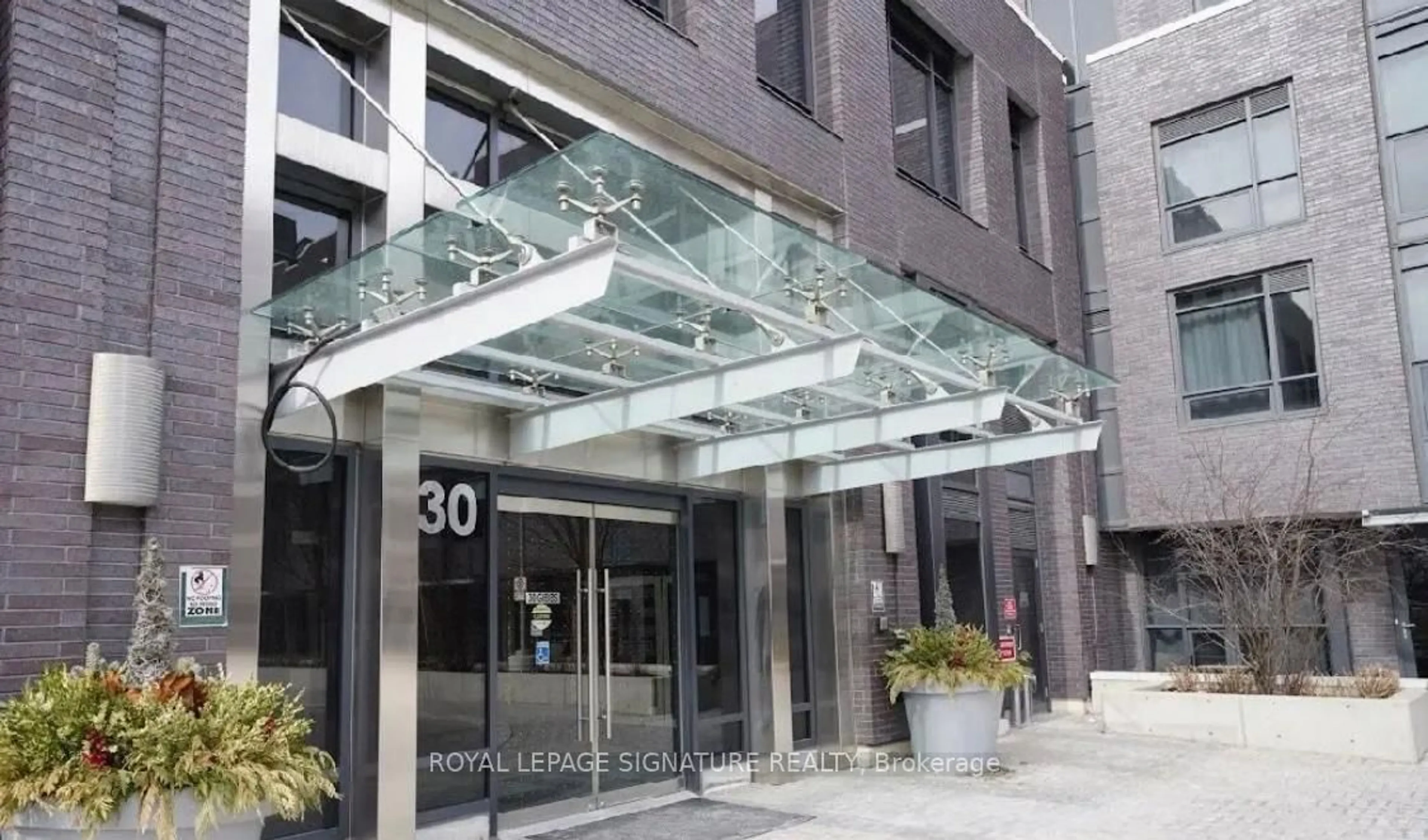 Indoor foyer for 30 Gibbs Rd #104, Toronto Ontario M9B 0E4