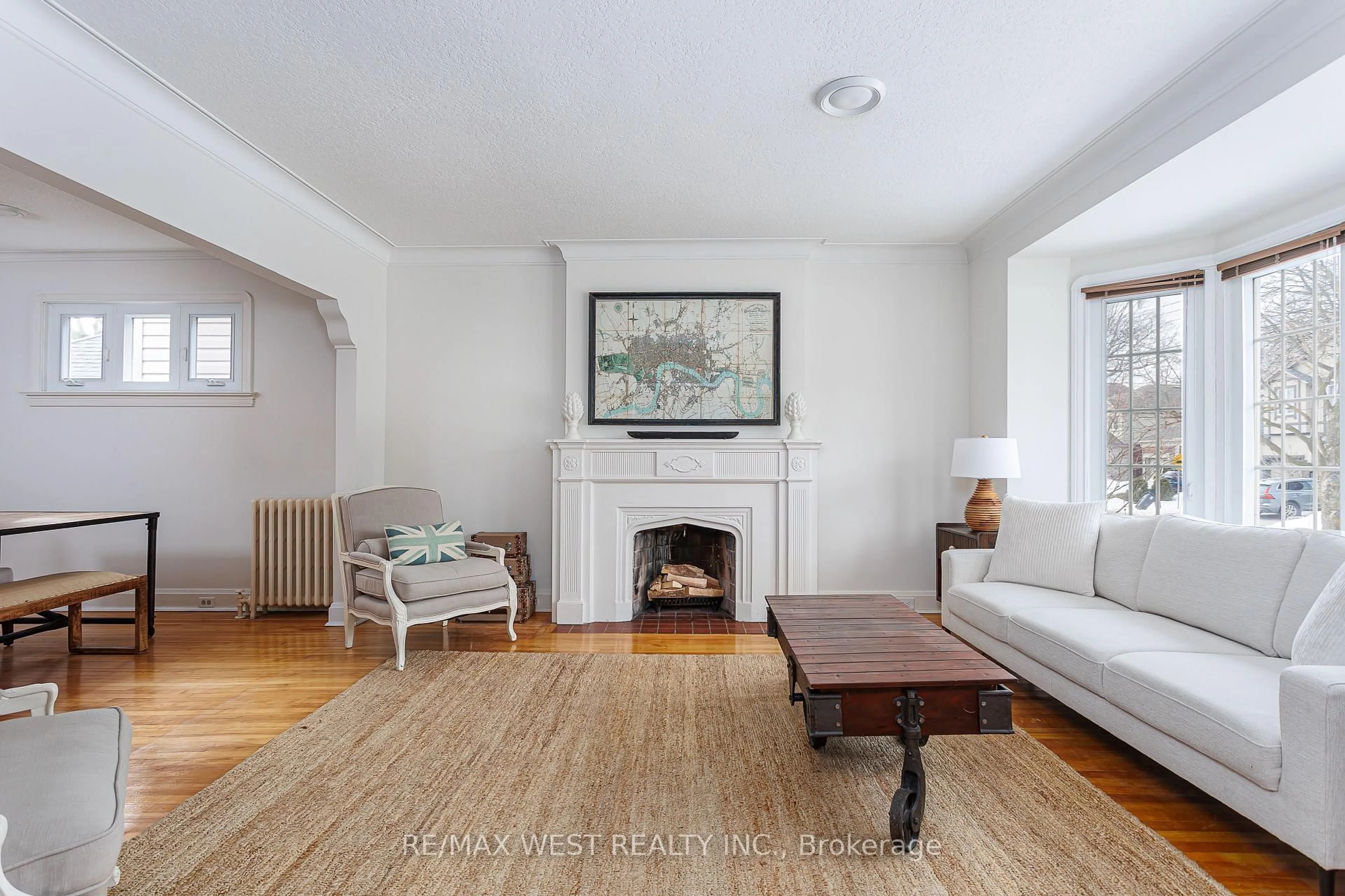 Living room with furniture, unknown for 3 Glenroy Ave, Toronto Ontario M8Y 2L9