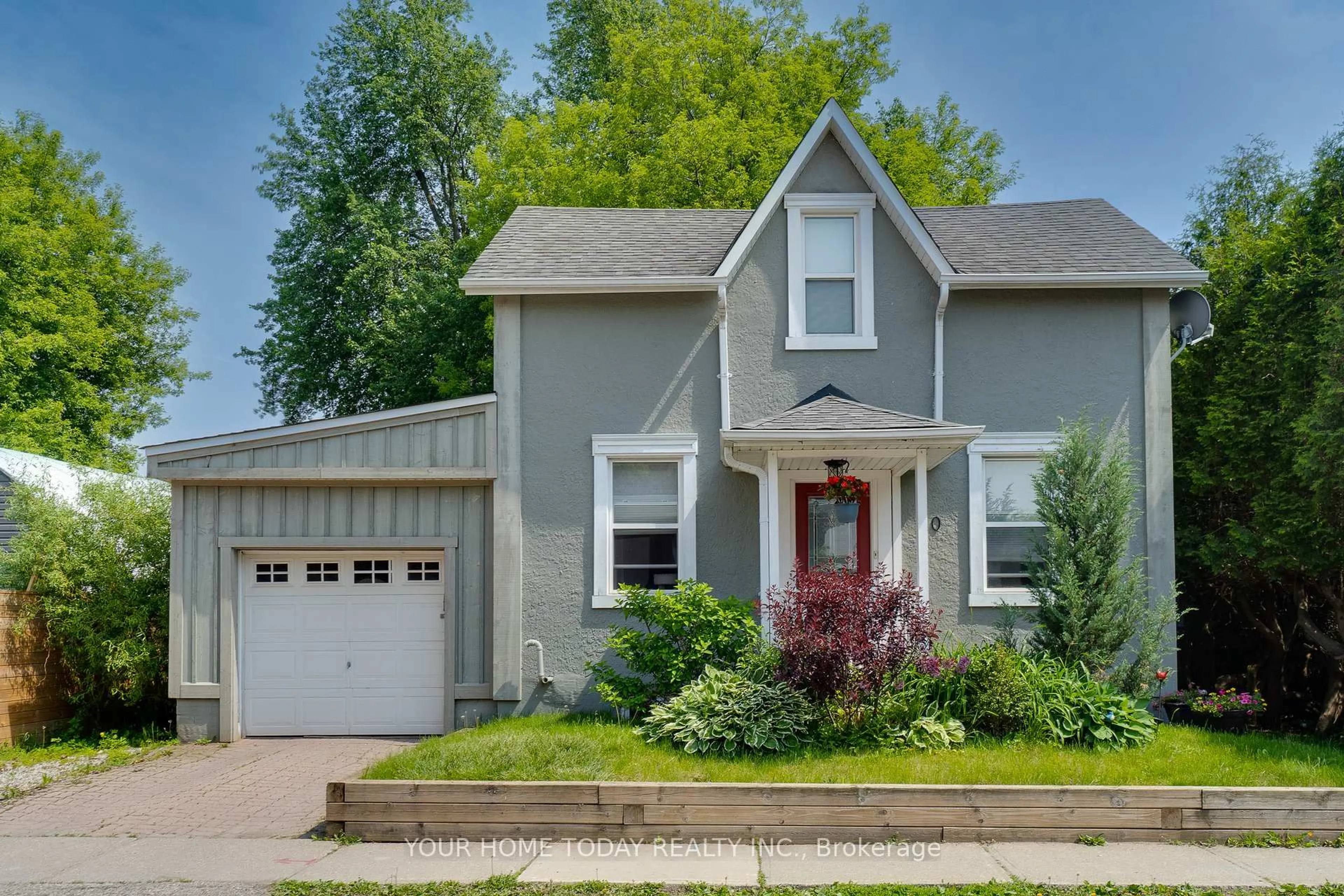 Home with vinyl exterior material, street for 10 Knox St, Halton Hills Ontario L7J 1C7