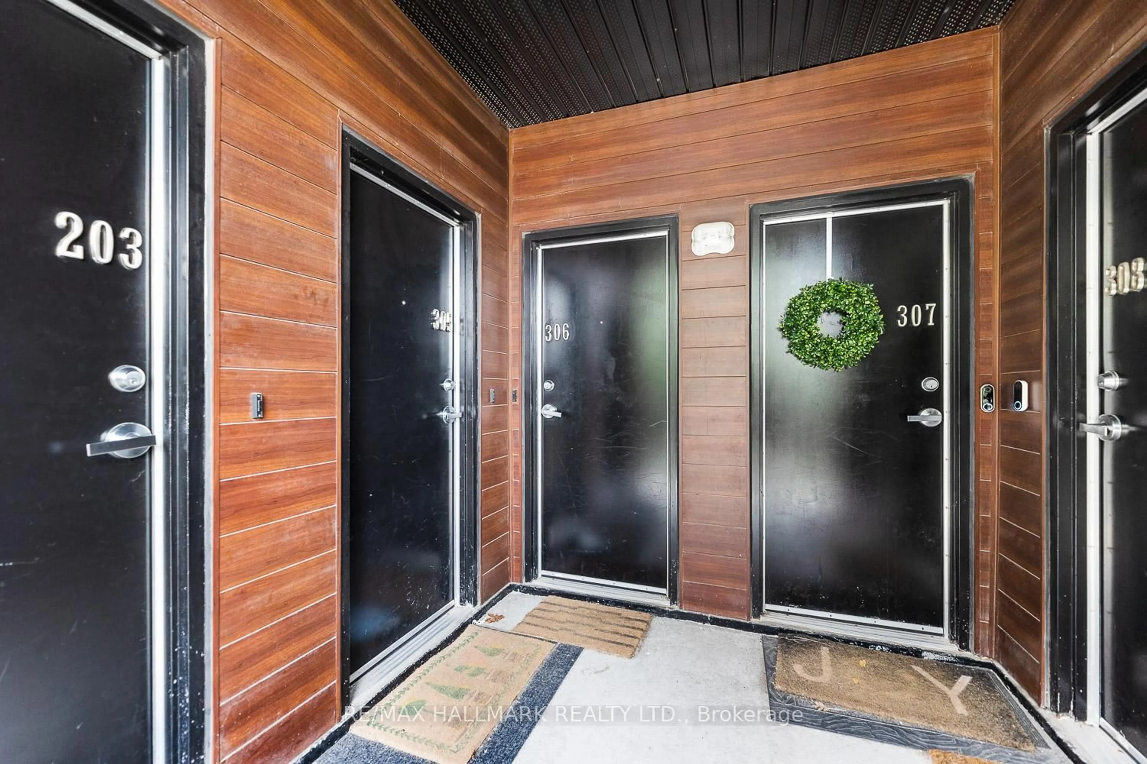 Indoor entryway for 1120 Briar Hill Ave #306, Toronto Ontario M6B 0A9