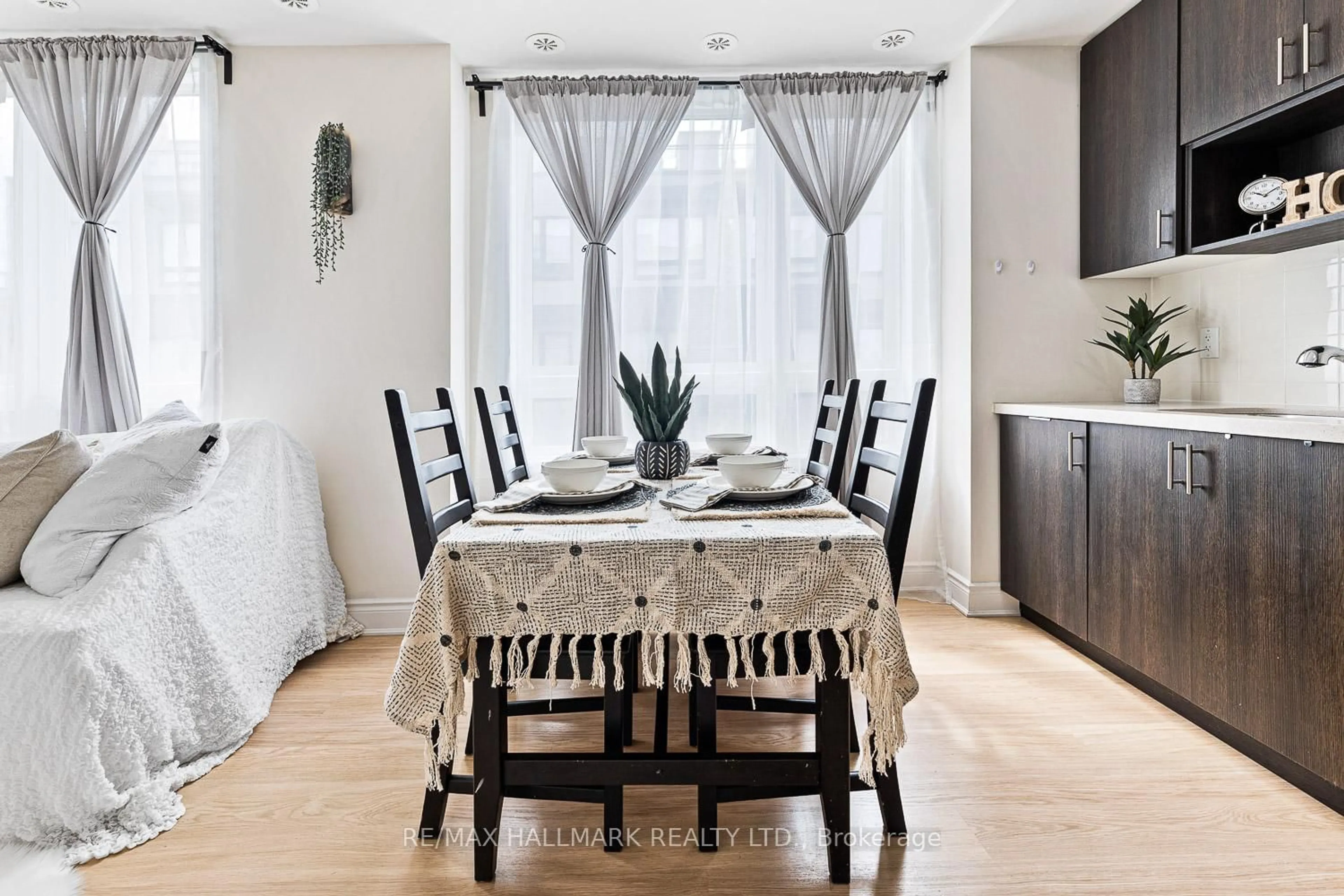 Dining room, unknown for 1120 Briar Hill Ave #306, Toronto Ontario M6B 0A9