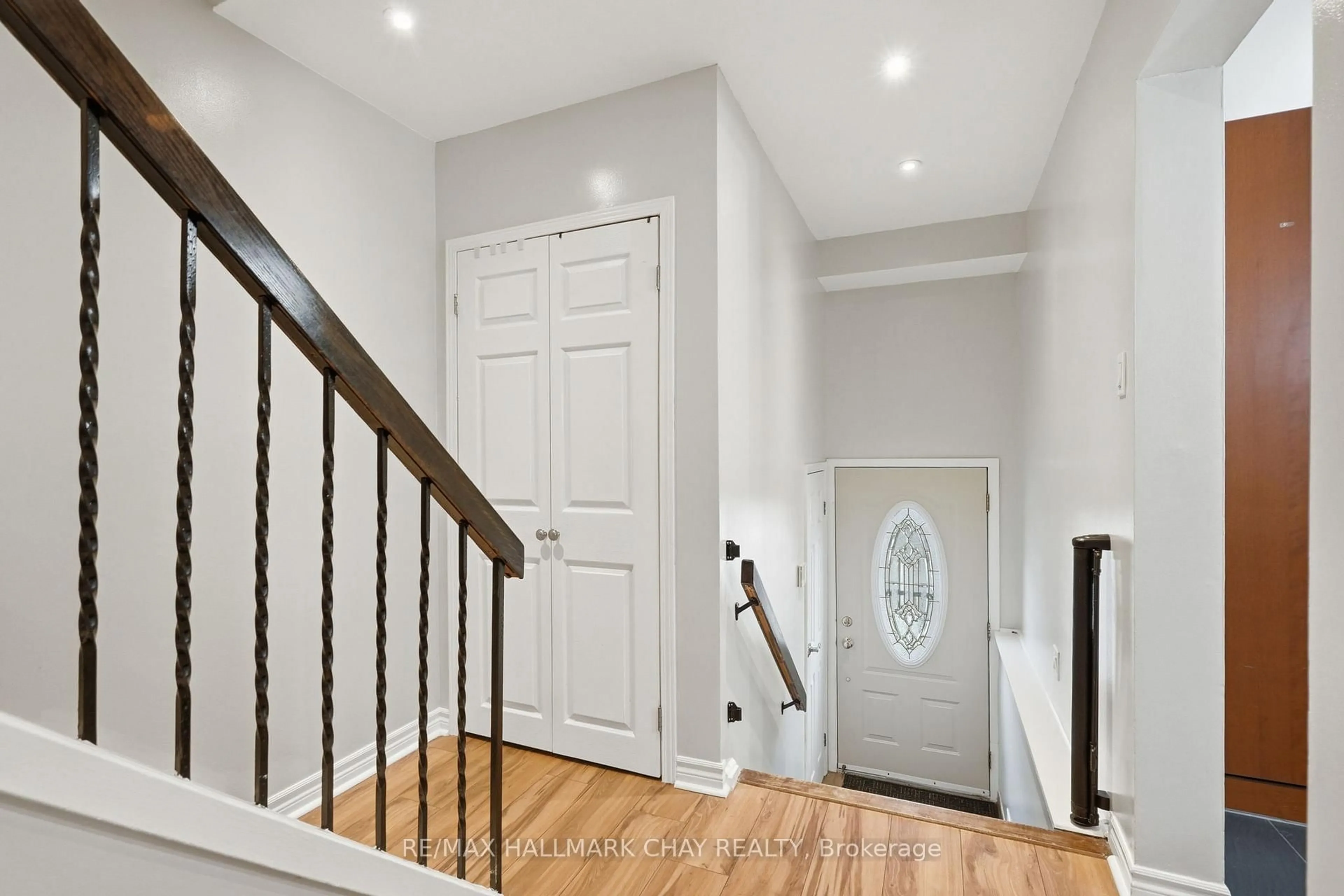 Indoor entryway for 46 Moregate Cres #67, Brampton Ontario L6S 3K9