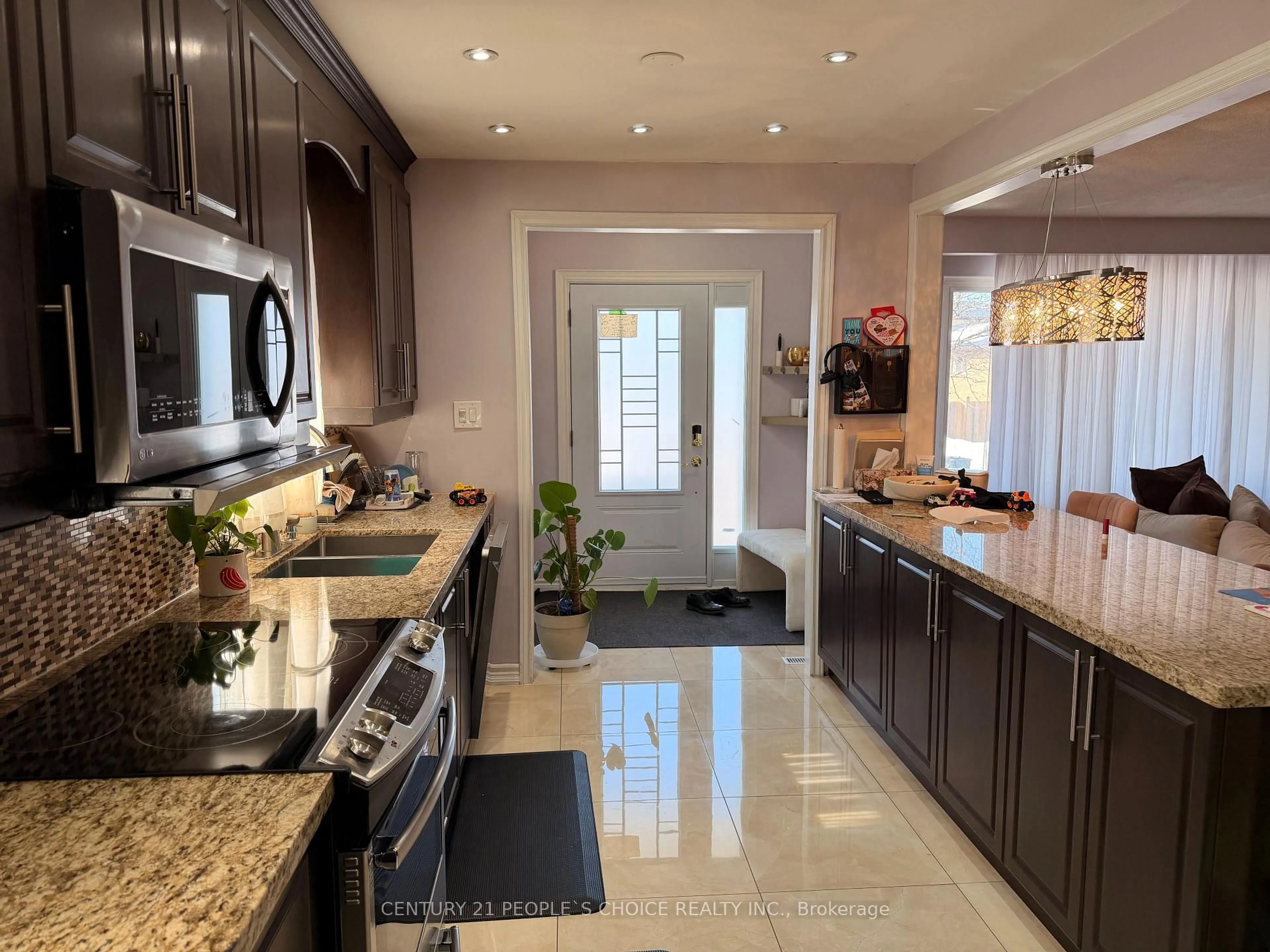 Open concept kitchen, ceramic/tile floor for 46 Abell Dr, Brampton Ontario L6V 2V8