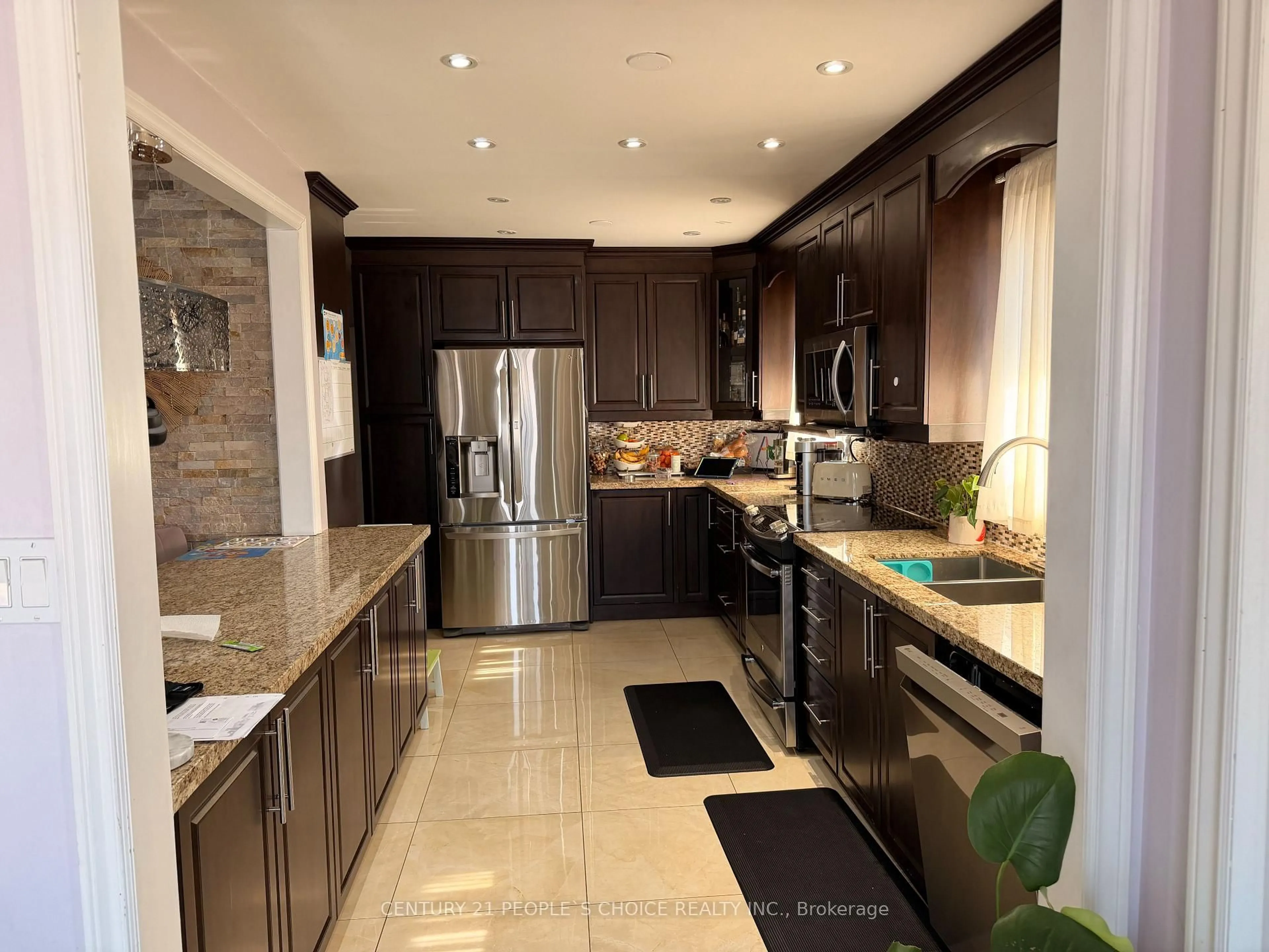 Open concept kitchen, ceramic/tile floor for 46 Abell Dr, Brampton Ontario L6V 2V8