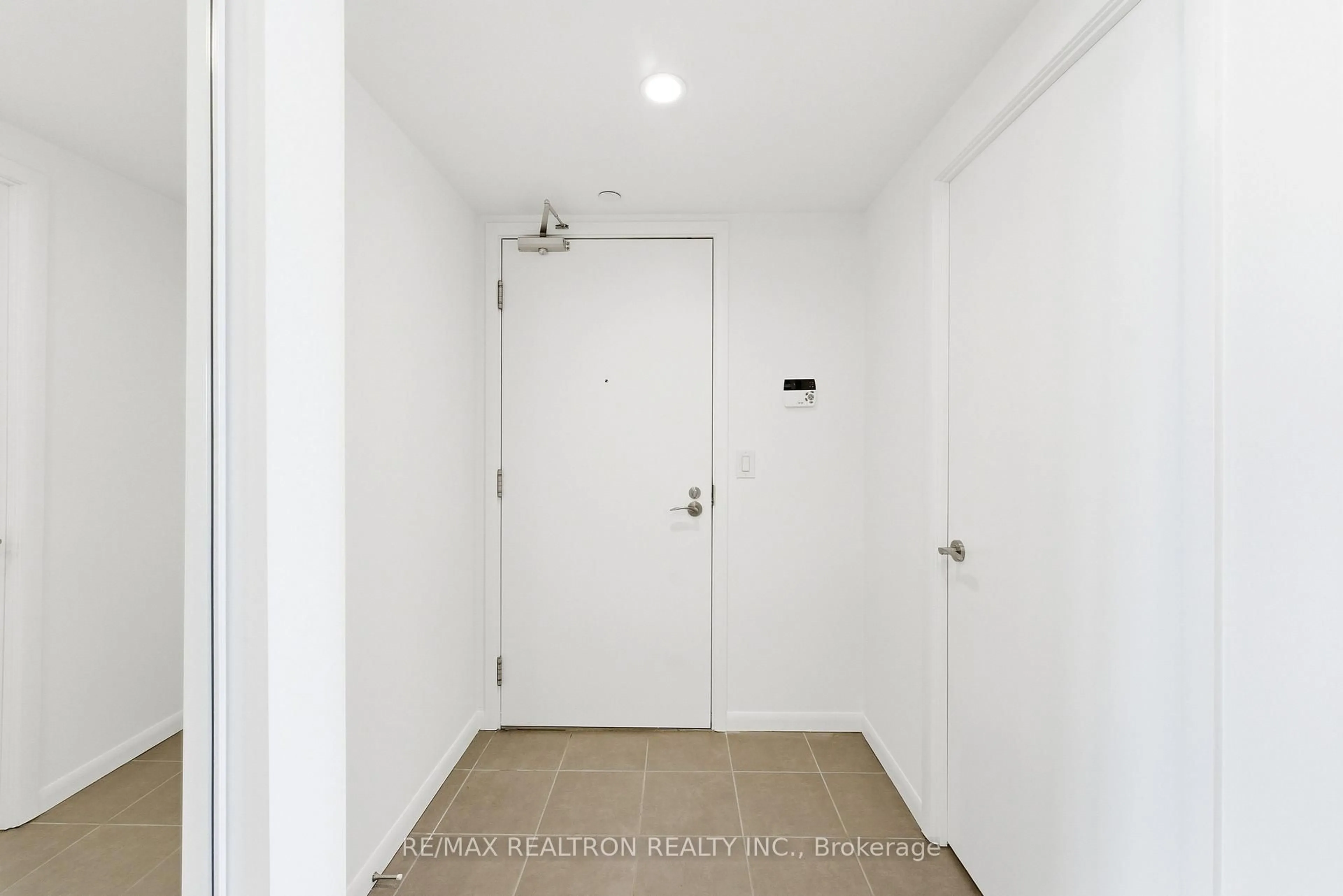 Indoor entryway for 830 Lawrence Ave #446, Toronto Ontario M6A 0B6