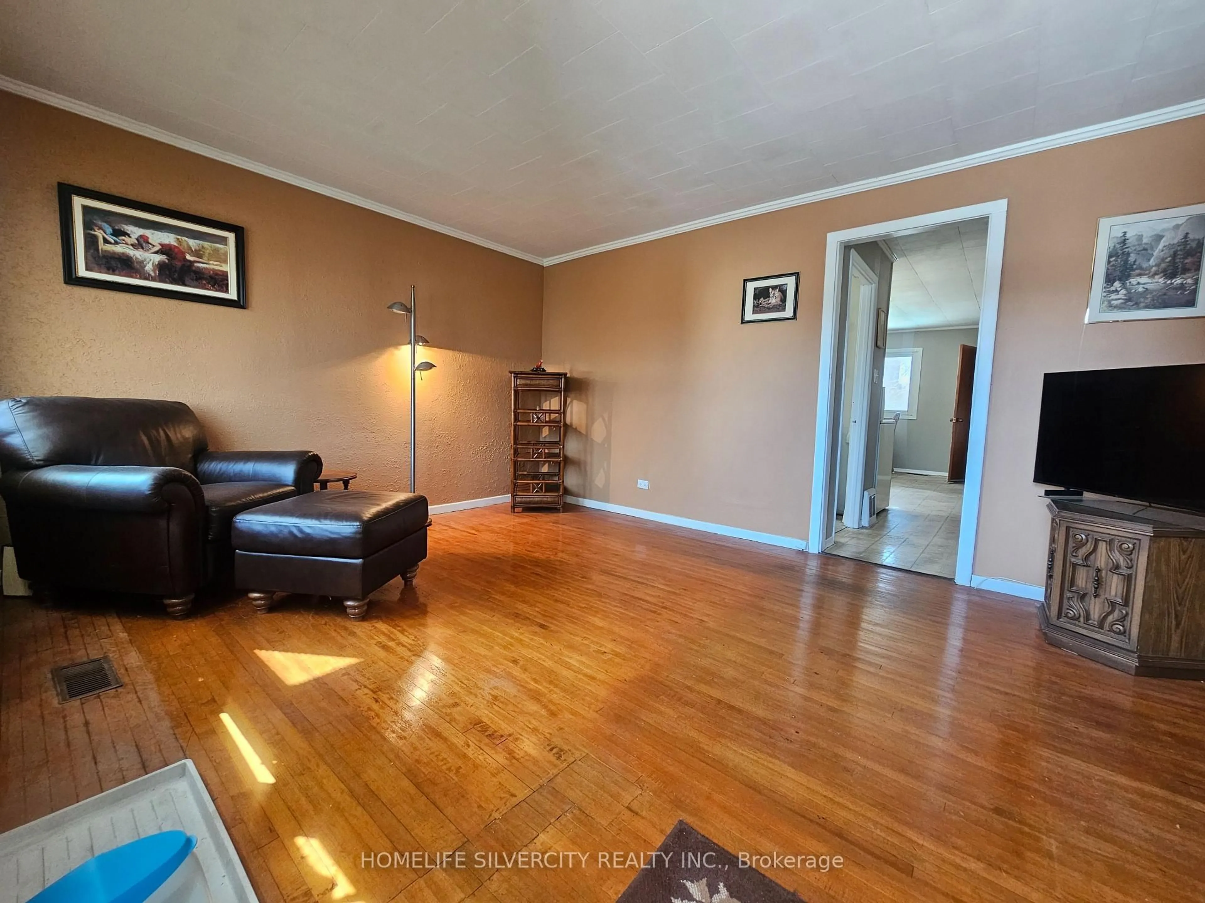 A pic of a room for 3067 Churchill Ave, Mississauga Ontario L4T 1R4