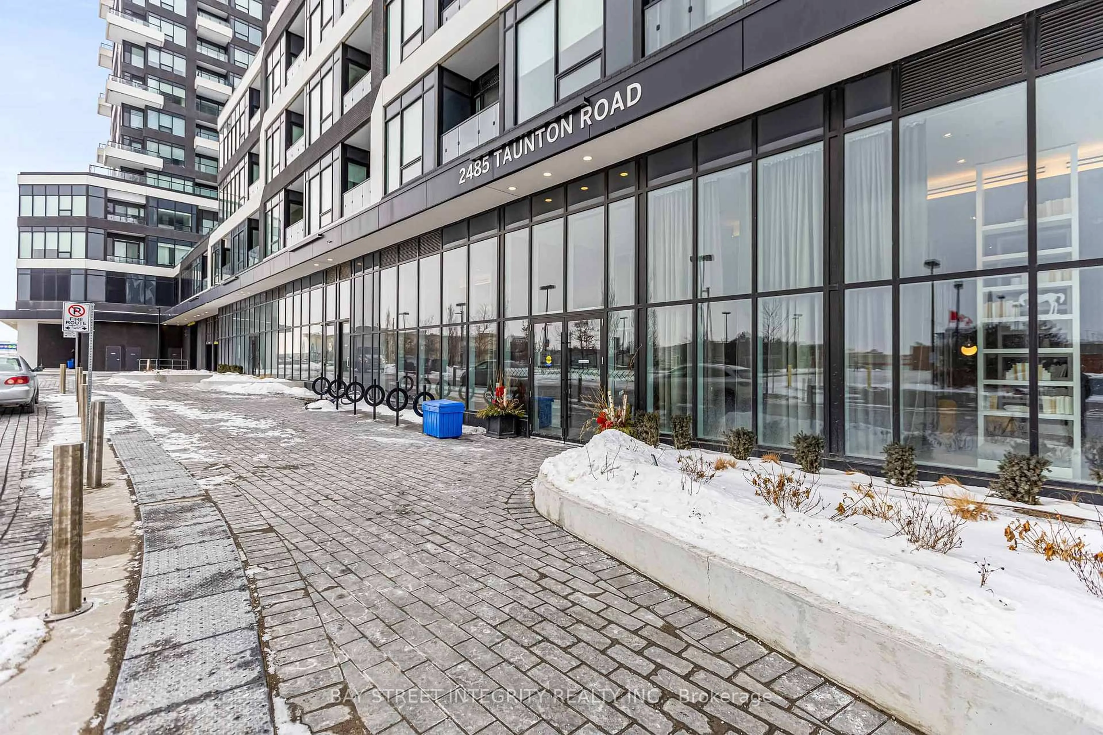 Patio, unknown for 2485 Taunton Rd #326, Oakville Ontario L6H 3R8