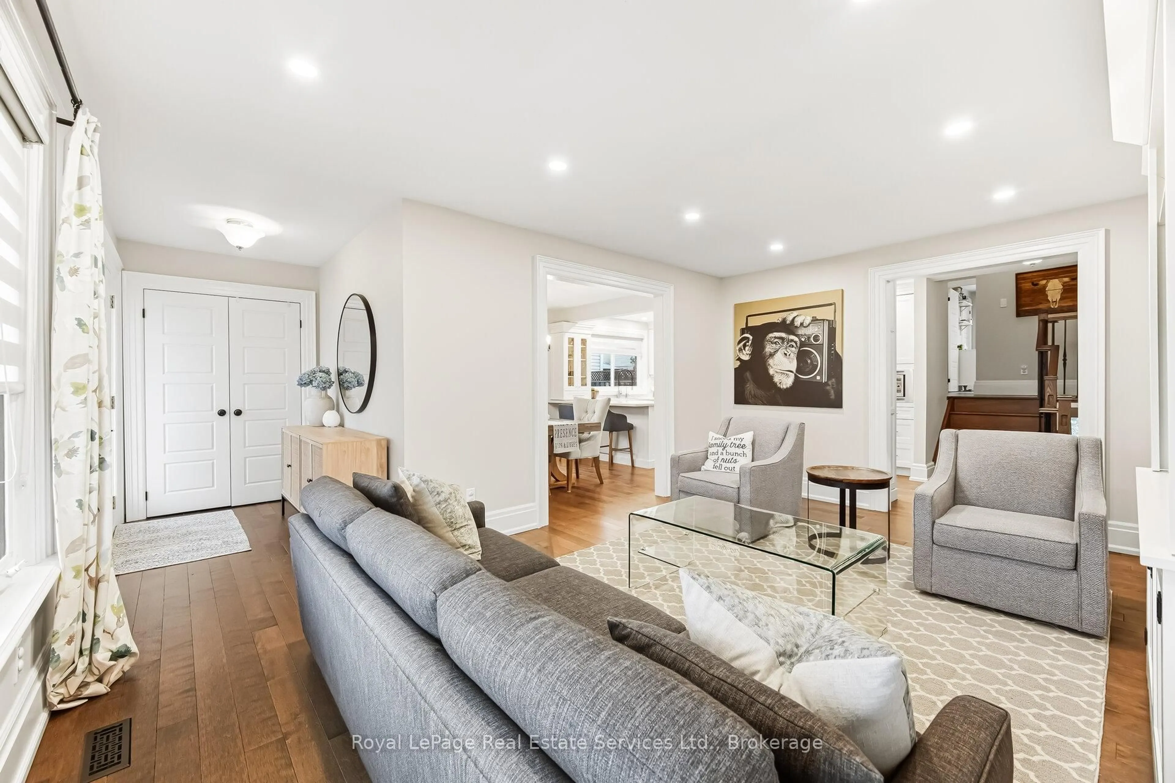 Living room with furniture, unknown for 667 Lomond Cres, Burlington Ontario L7L 2N8