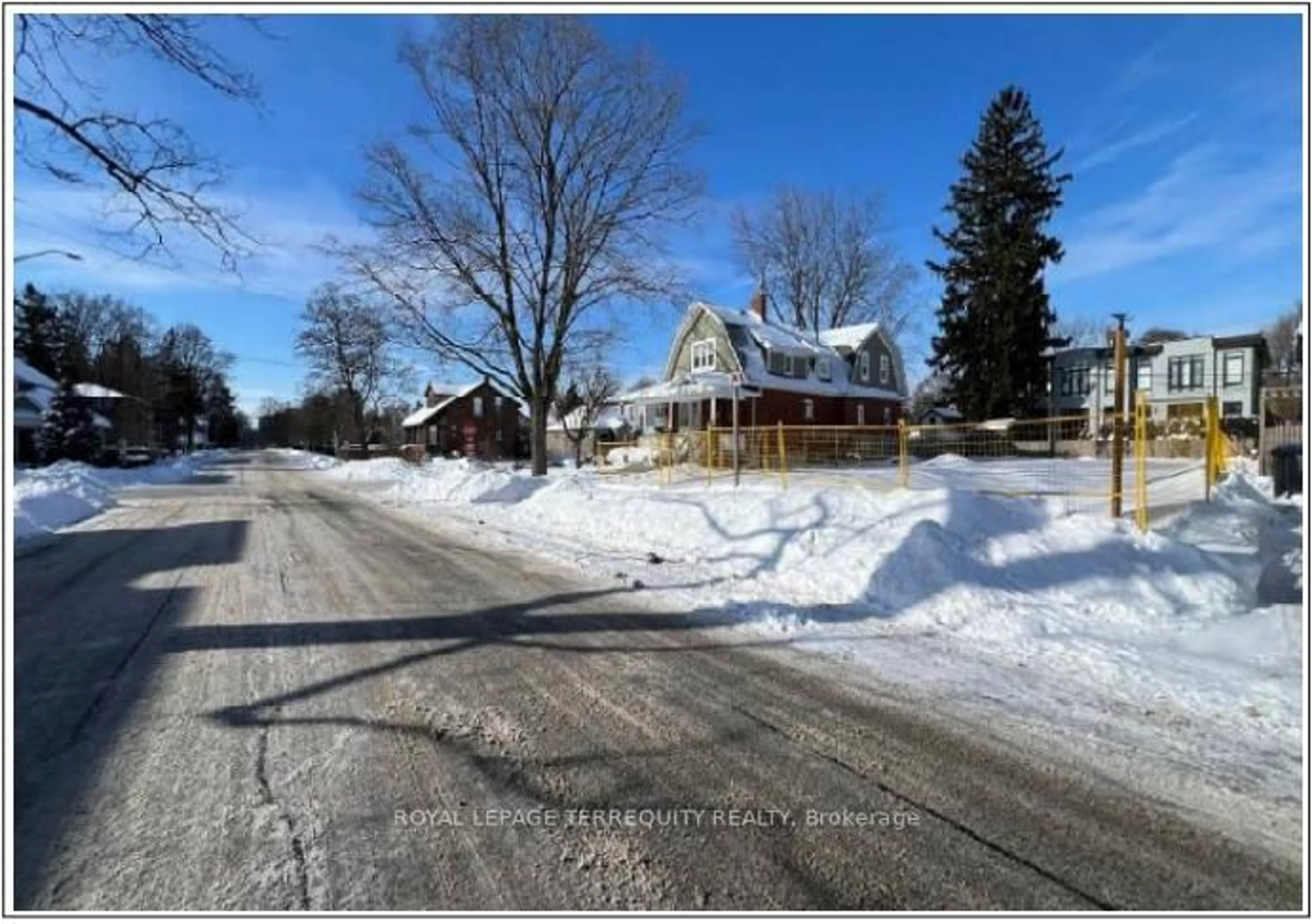 Unknown for 52 Forest Ave, Mississauga Ontario L5G 1L2