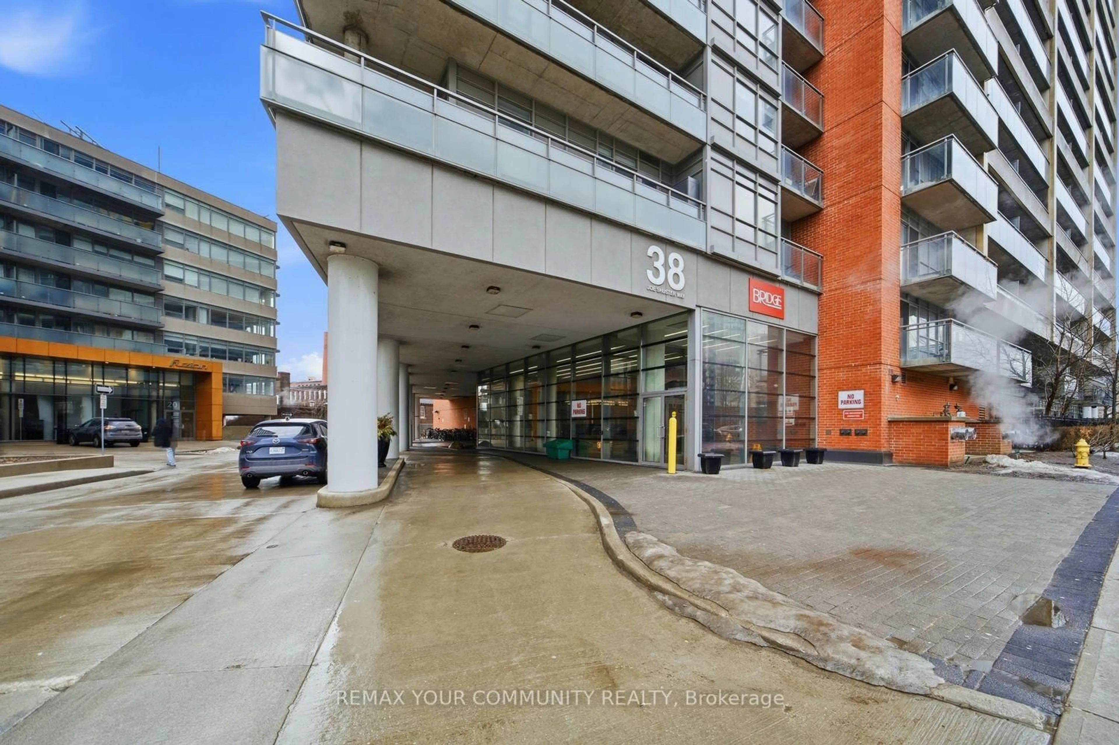 Indoor foyer for 38 Joe Shuster Way #1526, Toronto Ontario M6K 0A5