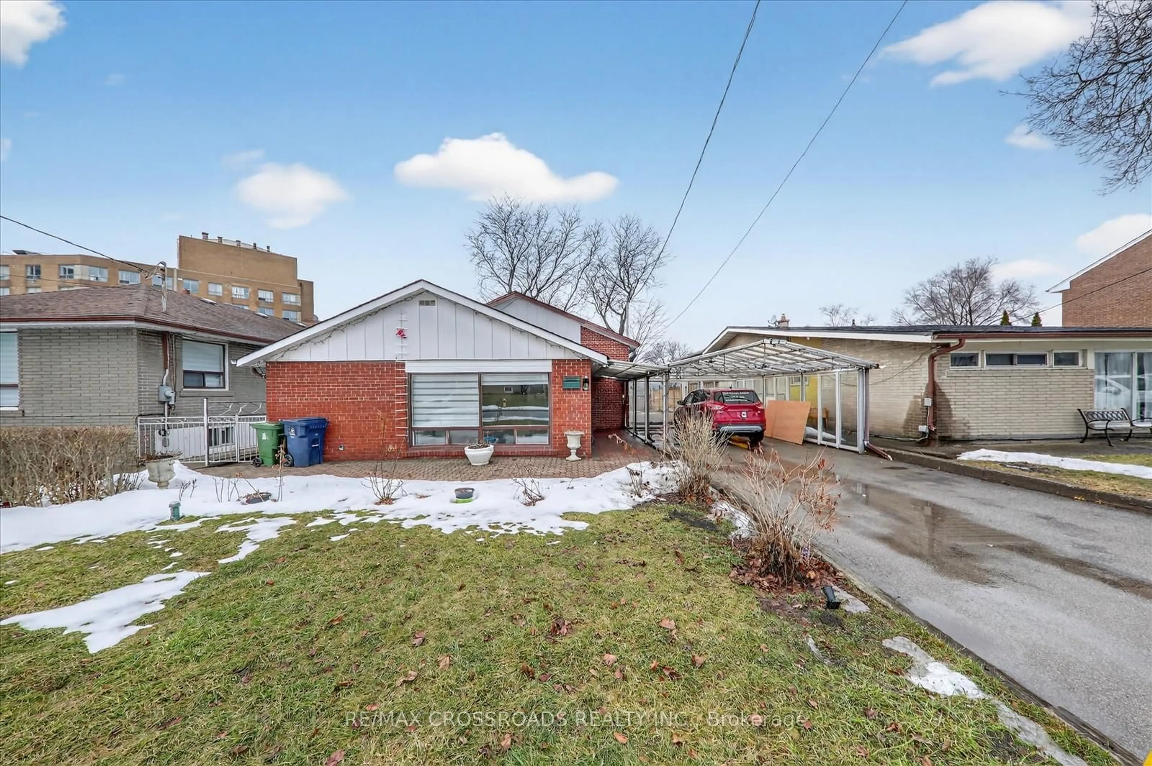 Unknown for 18 De Marco Blvd, Toronto Ontario M6L 2W1