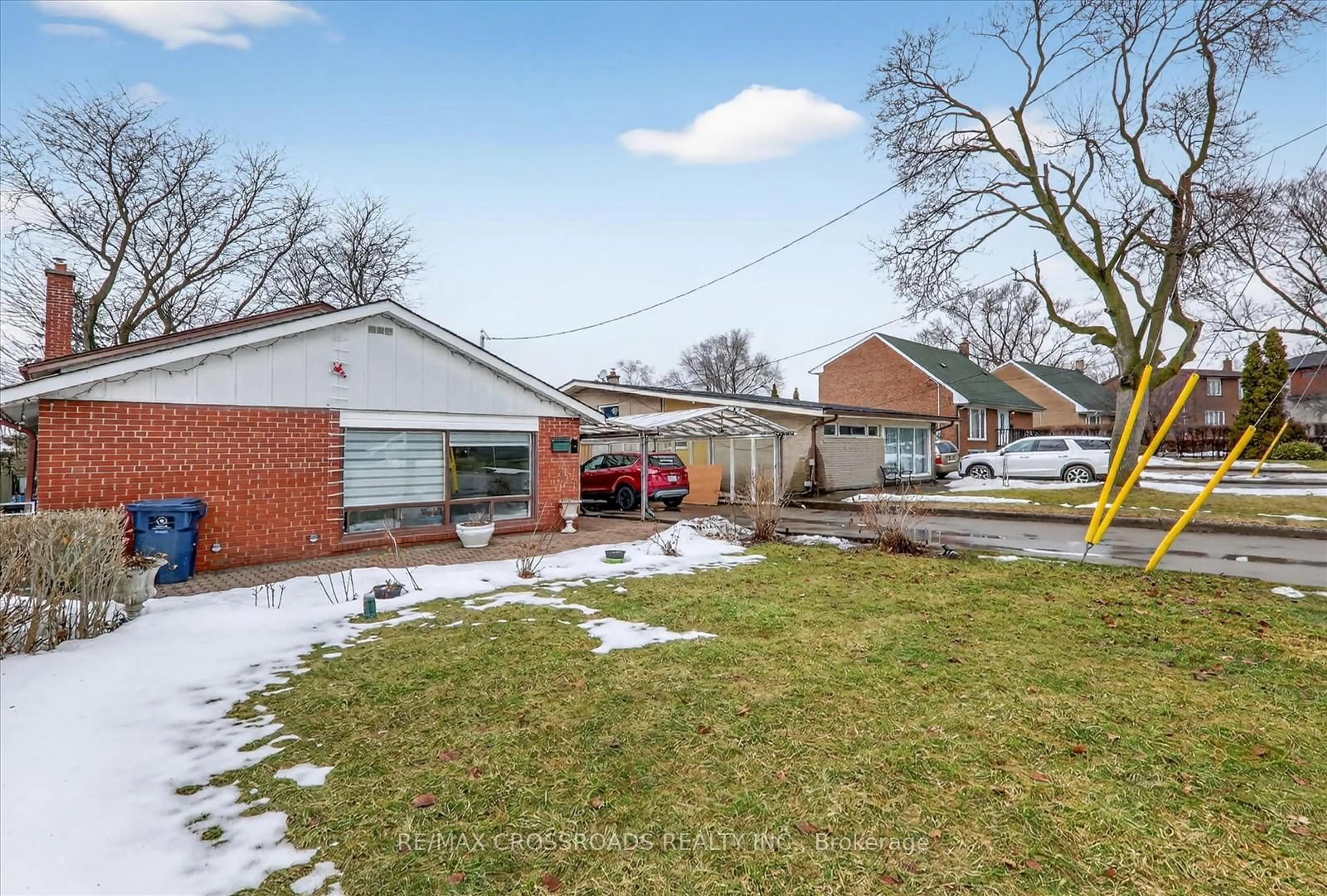 A pic from outside/outdoor area/front of a property/back of a property/a pic from drone, street for 18 De Marco Blvd, Toronto Ontario M6L 2W1