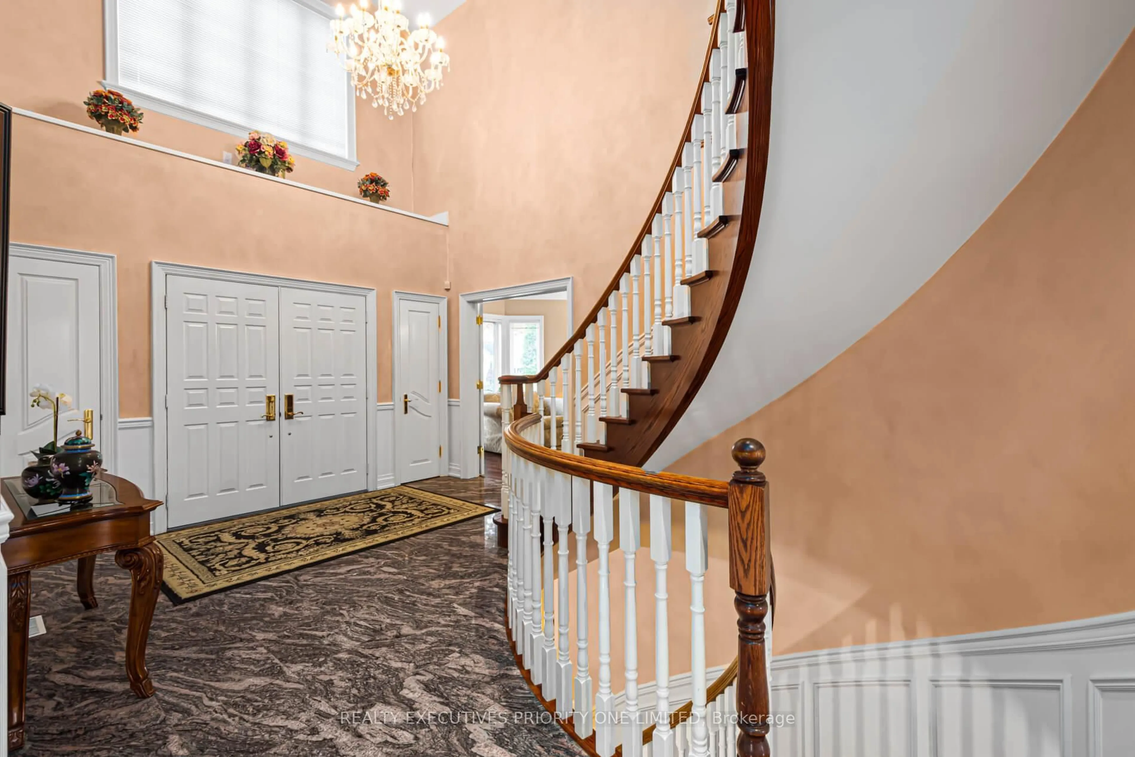 Indoor foyer for 7 Finchley Rd, Toronto Ontario M9A 2X4