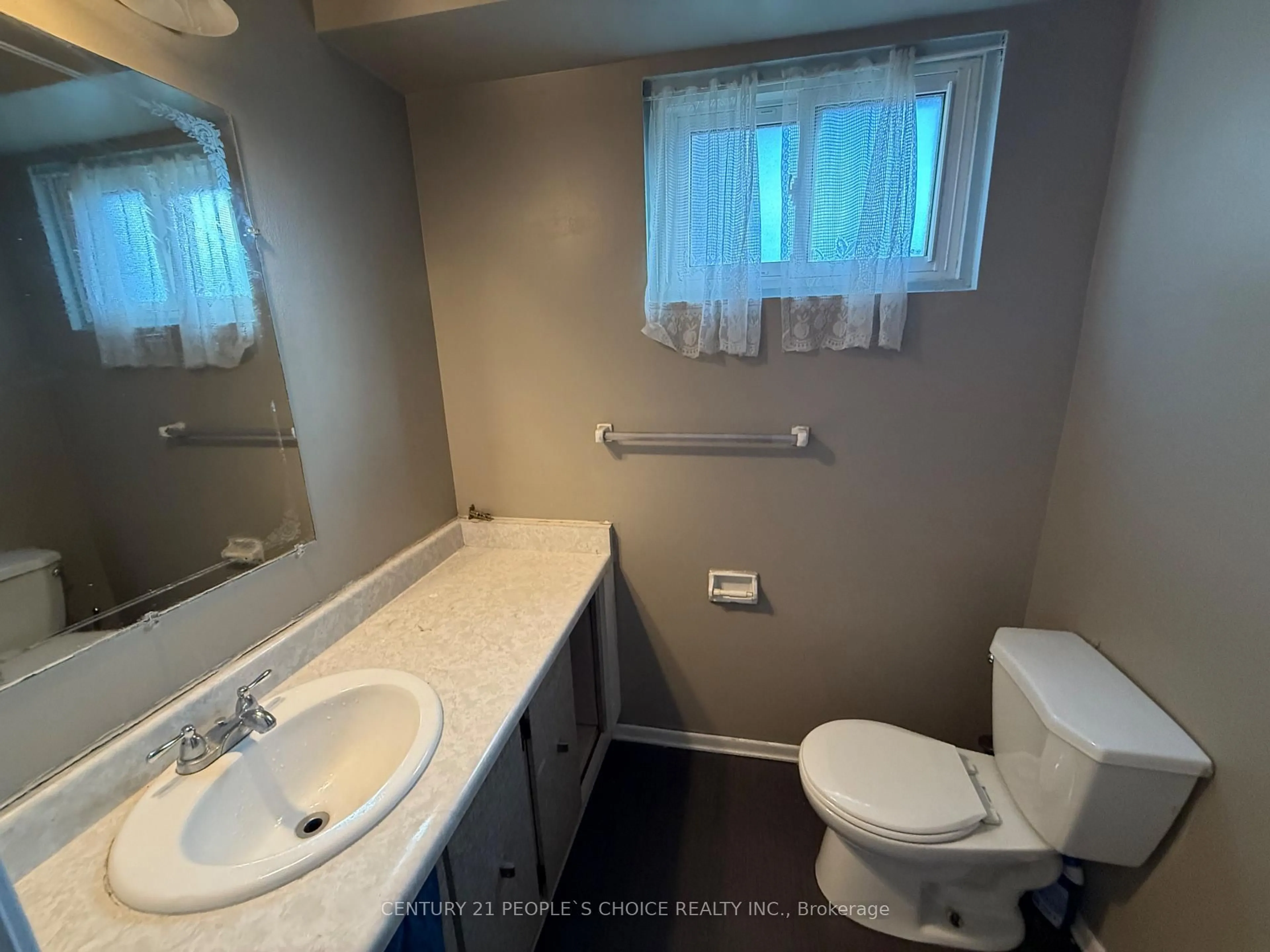 Standard bathroom, unknown for 32 Horne Dr, Brampton Ontario L6V 2V3