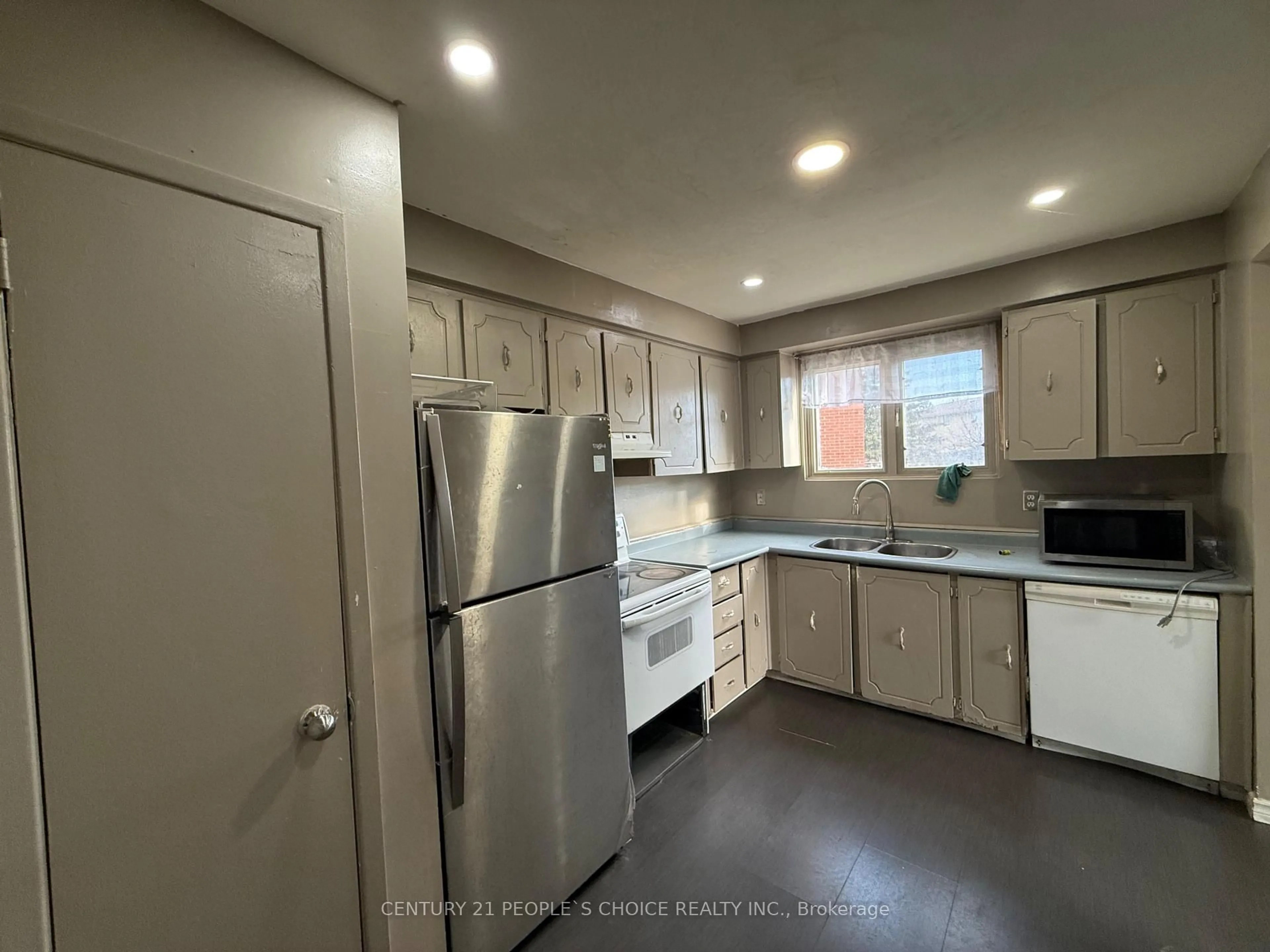 Standard kitchen, unknown for 32 Horne Dr, Brampton Ontario L6V 2V3