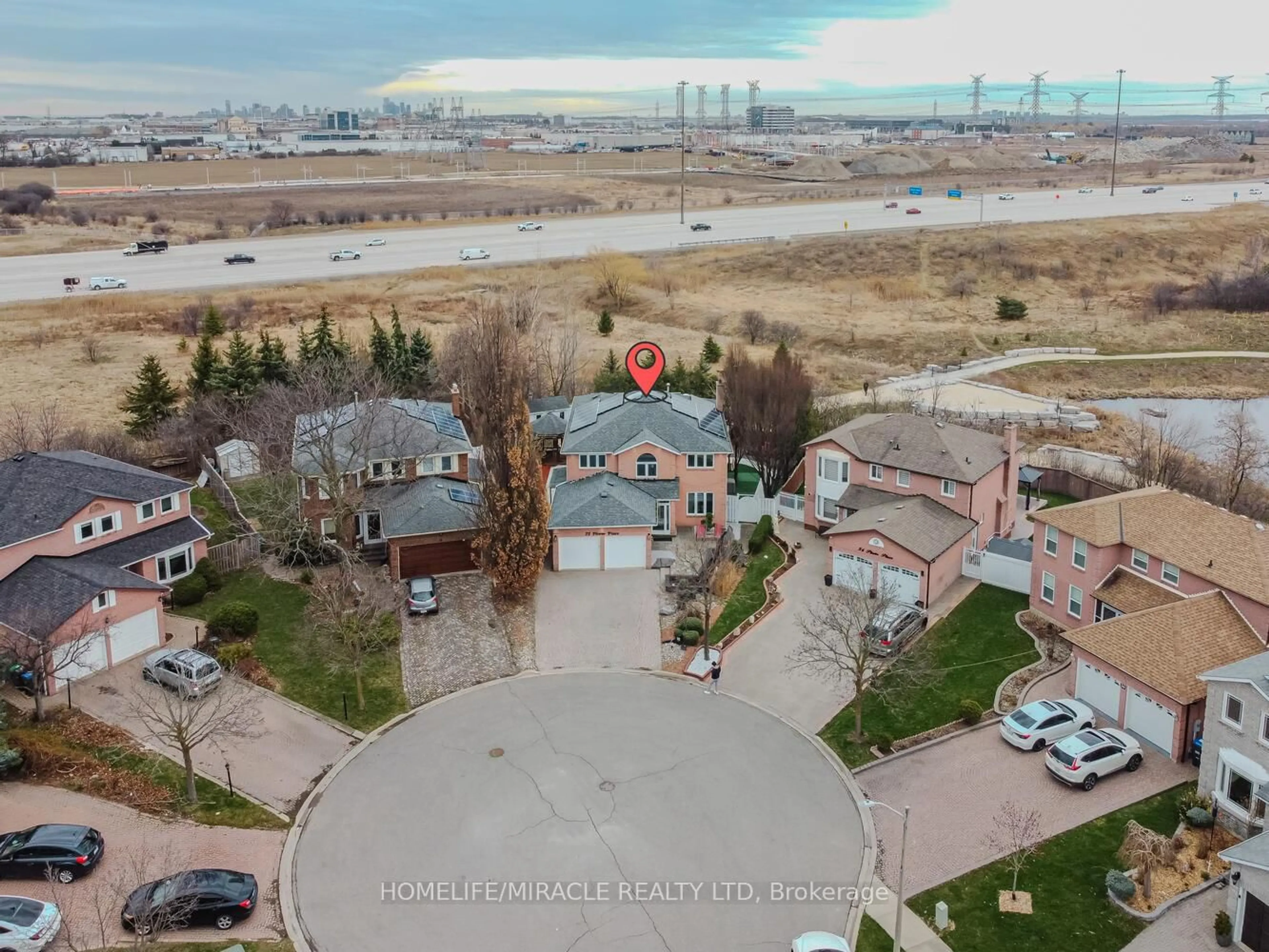 A pic from outside/outdoor area/front of a property/back of a property/a pic from drone, water/lake/river/ocean view for 32 Plover Pl, Brampton Ontario L6W 4C4