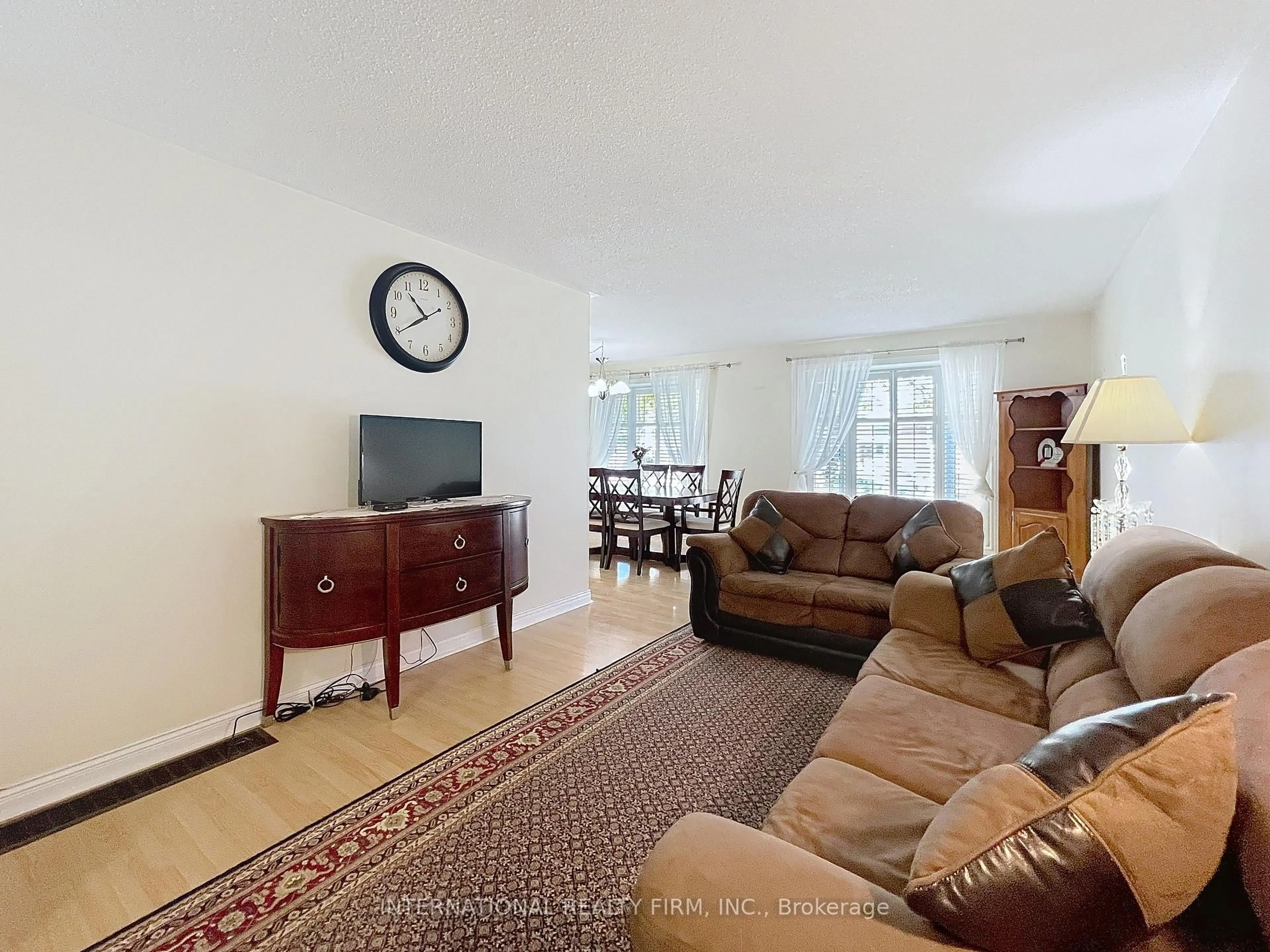 Living room with furniture, unknown for 3602 Dunrankin Dr, Mississauga Ontario L4T 1V9