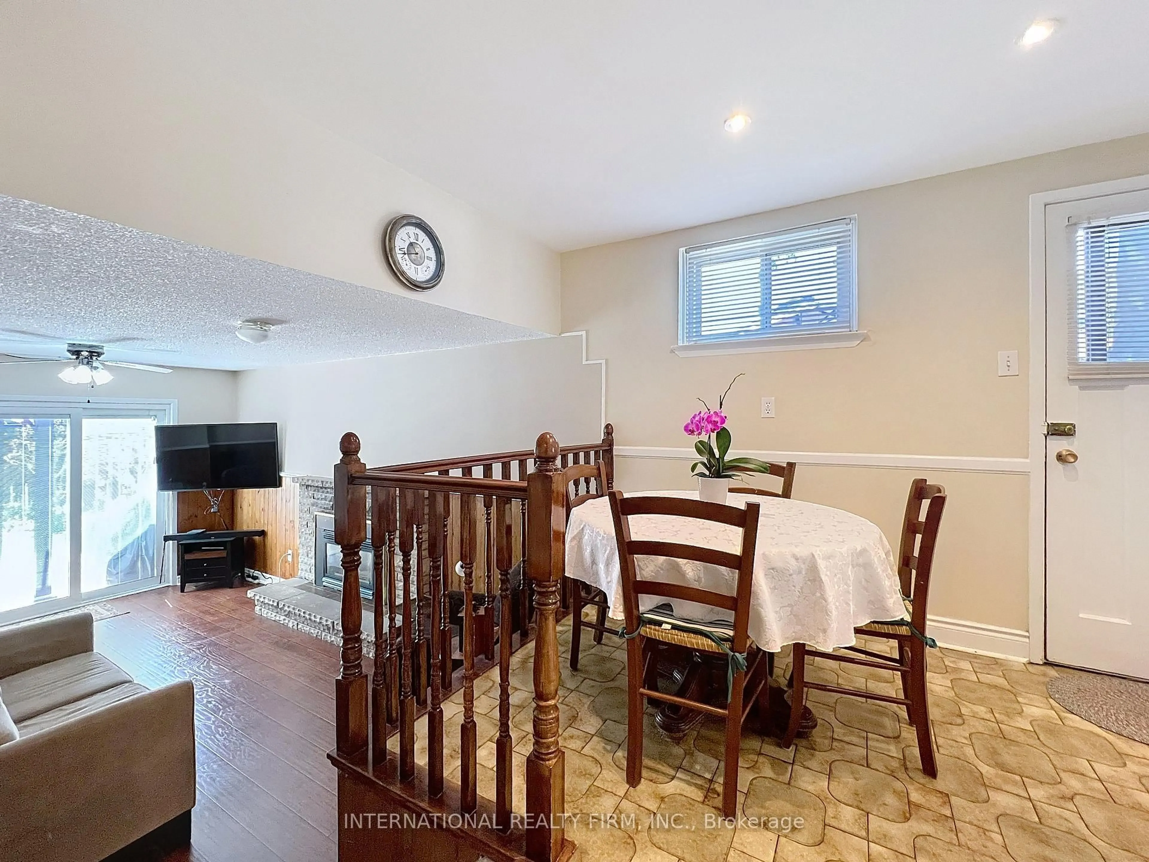 Dining room, unknown for 3602 Dunrankin Dr, Mississauga Ontario L4T 1V9