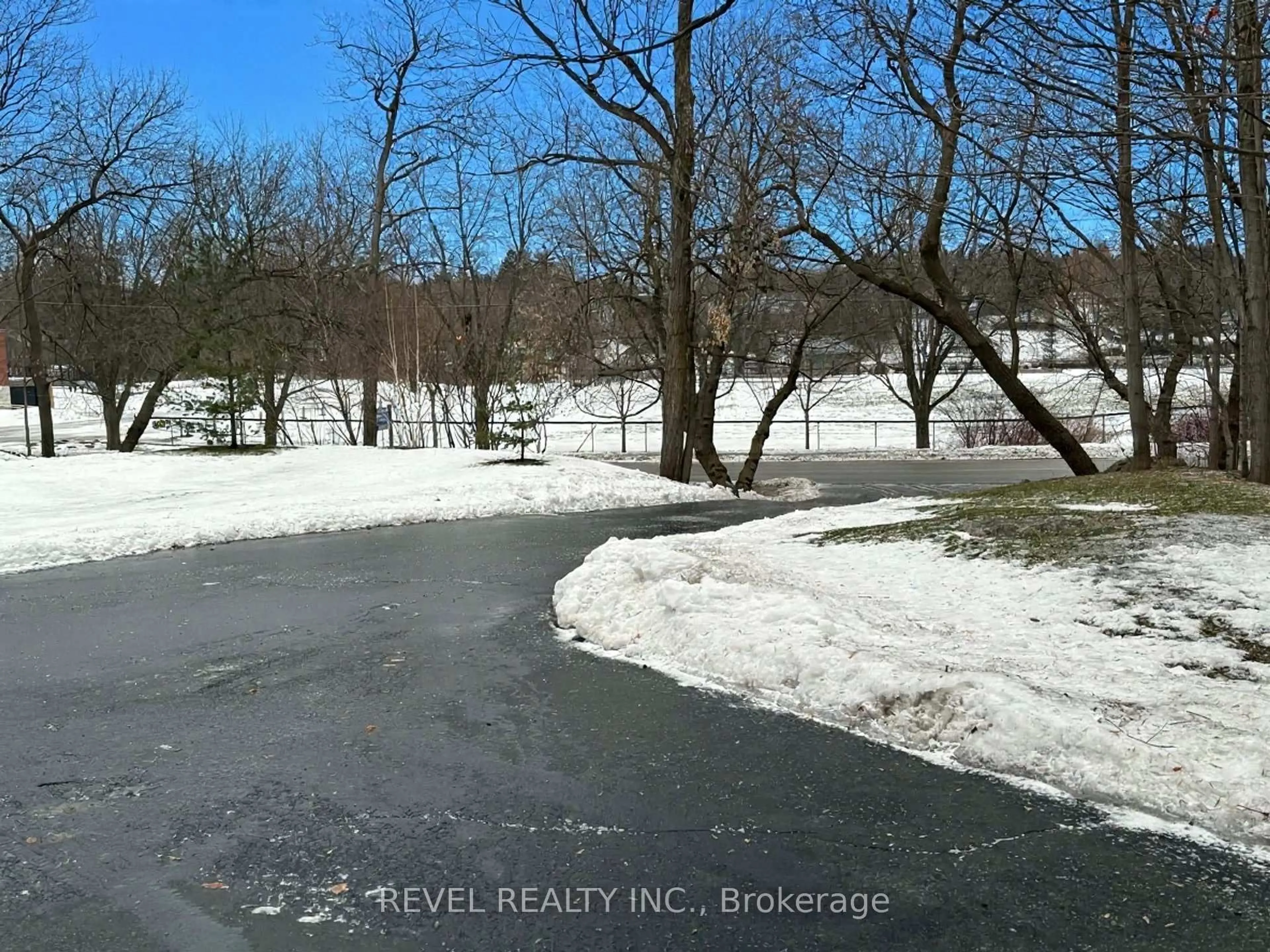 A pic from outside/outdoor area/front of a property/back of a property/a pic from drone, water/lake/river/ocean view for 116 Campbell Ave, Milton Ontario L0P 1B0