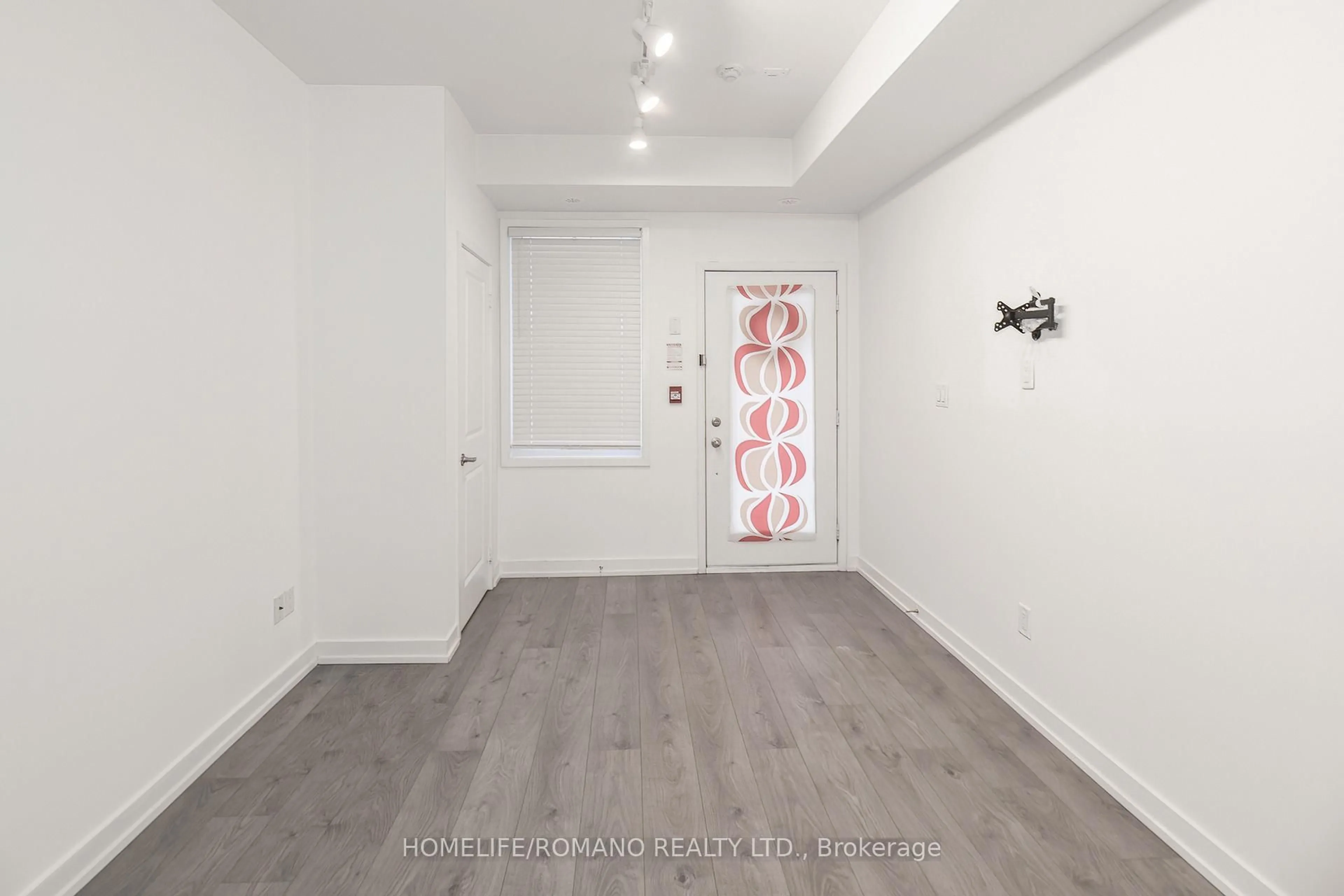 Indoor entryway for 867 Wilson Ave #6B, Toronto Ontario M3K 0A4