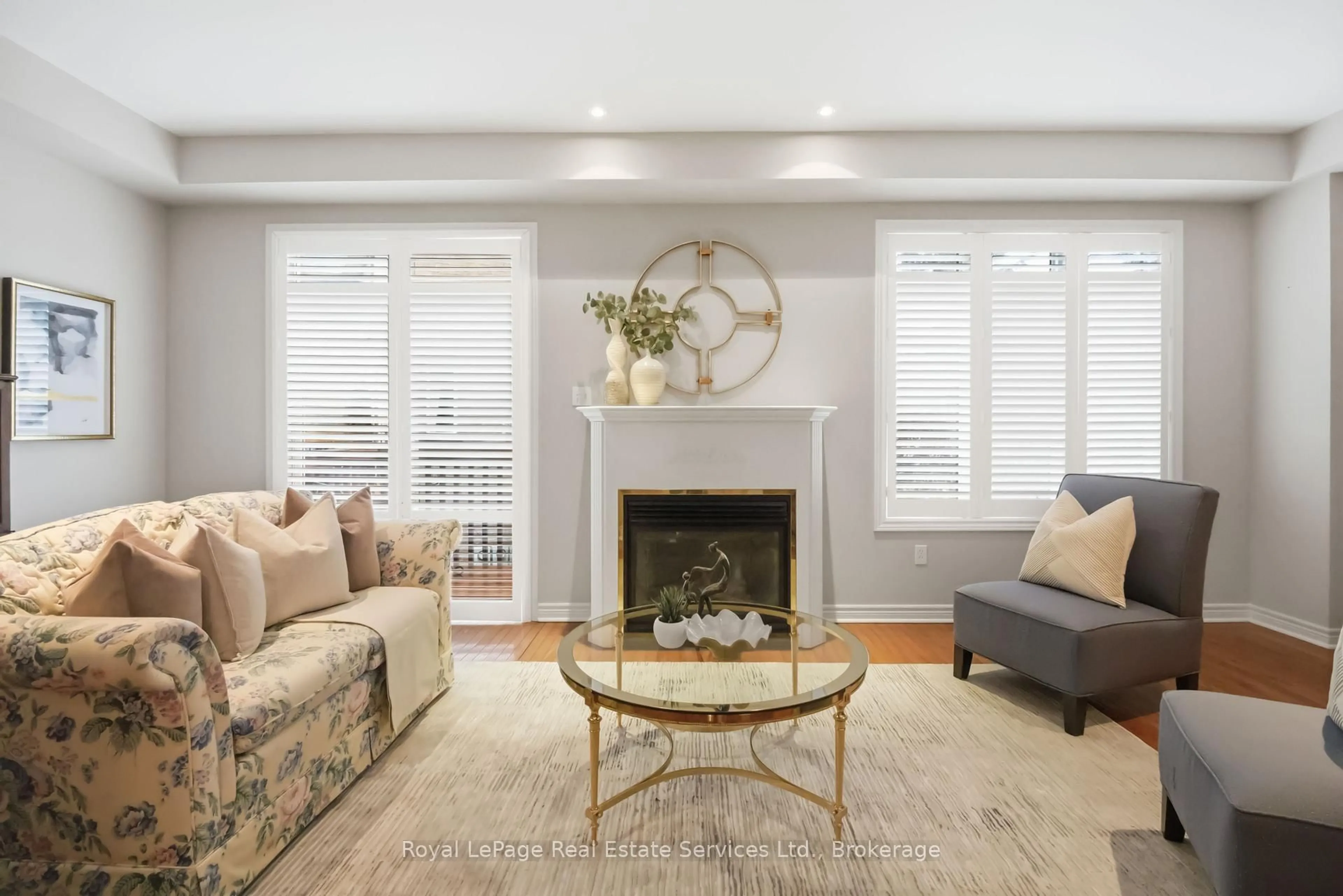 Living room with furniture, unknown for 1169 Dorval Dr #32, Oakville Ontario L6M 4V7