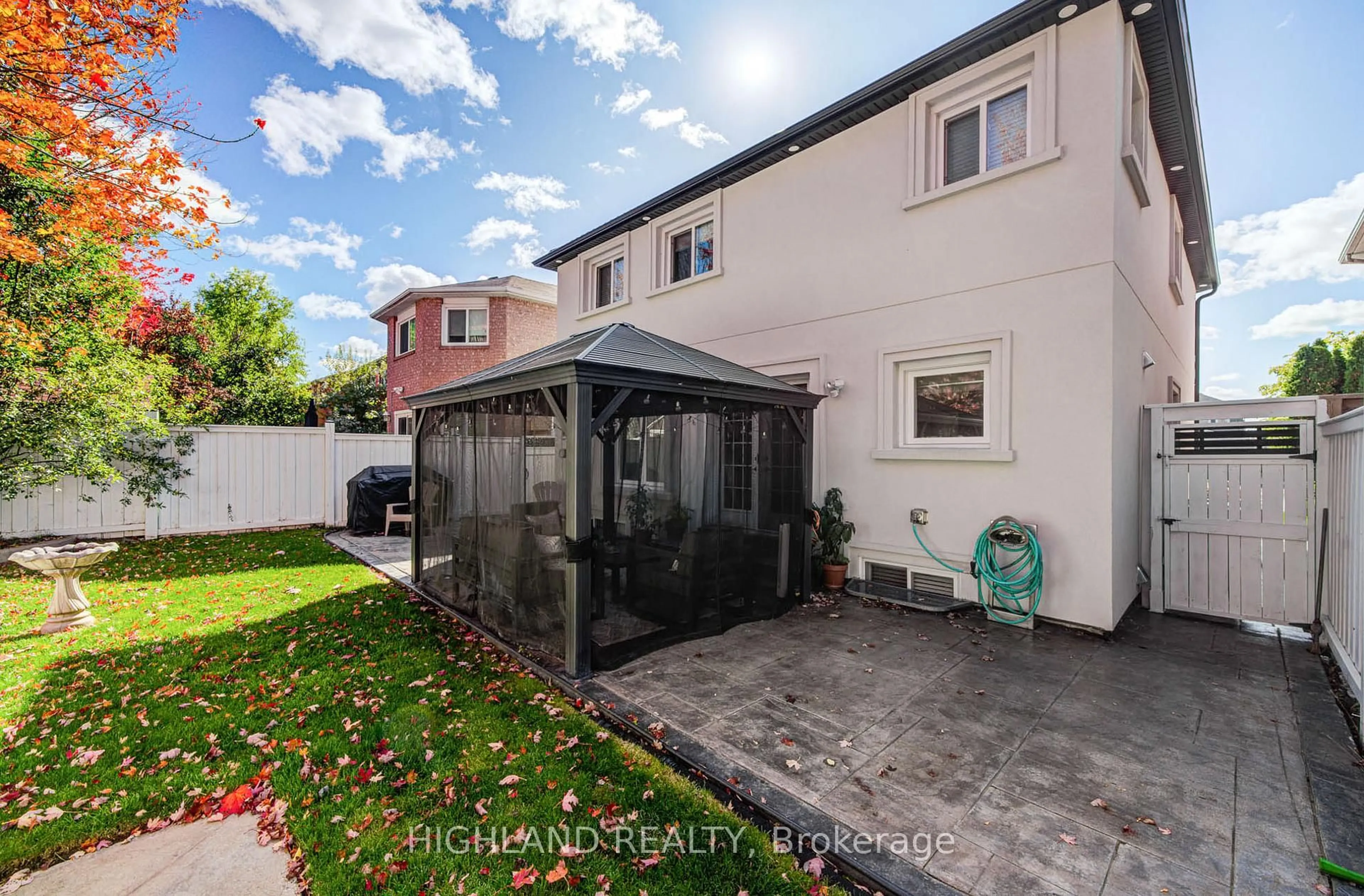 A pic from outside/outdoor area/front of a property/back of a property/a pic from drone, street for 5191 Warwickshire Way, Mississauga Ontario L5V 1P8