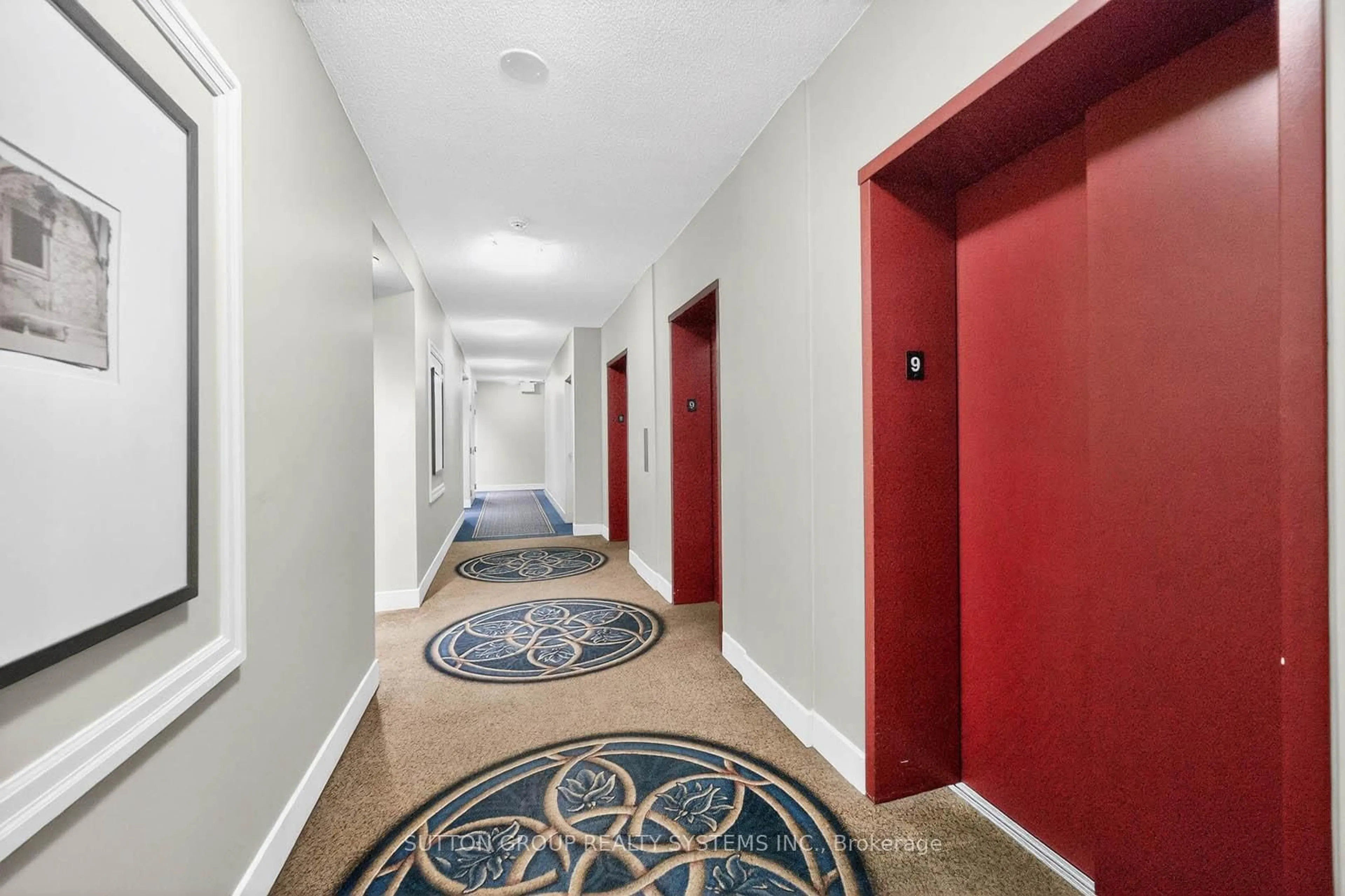 Indoor foyer for 1359 Rathburn Rd #902, Mississauga Ontario L4W 5P7