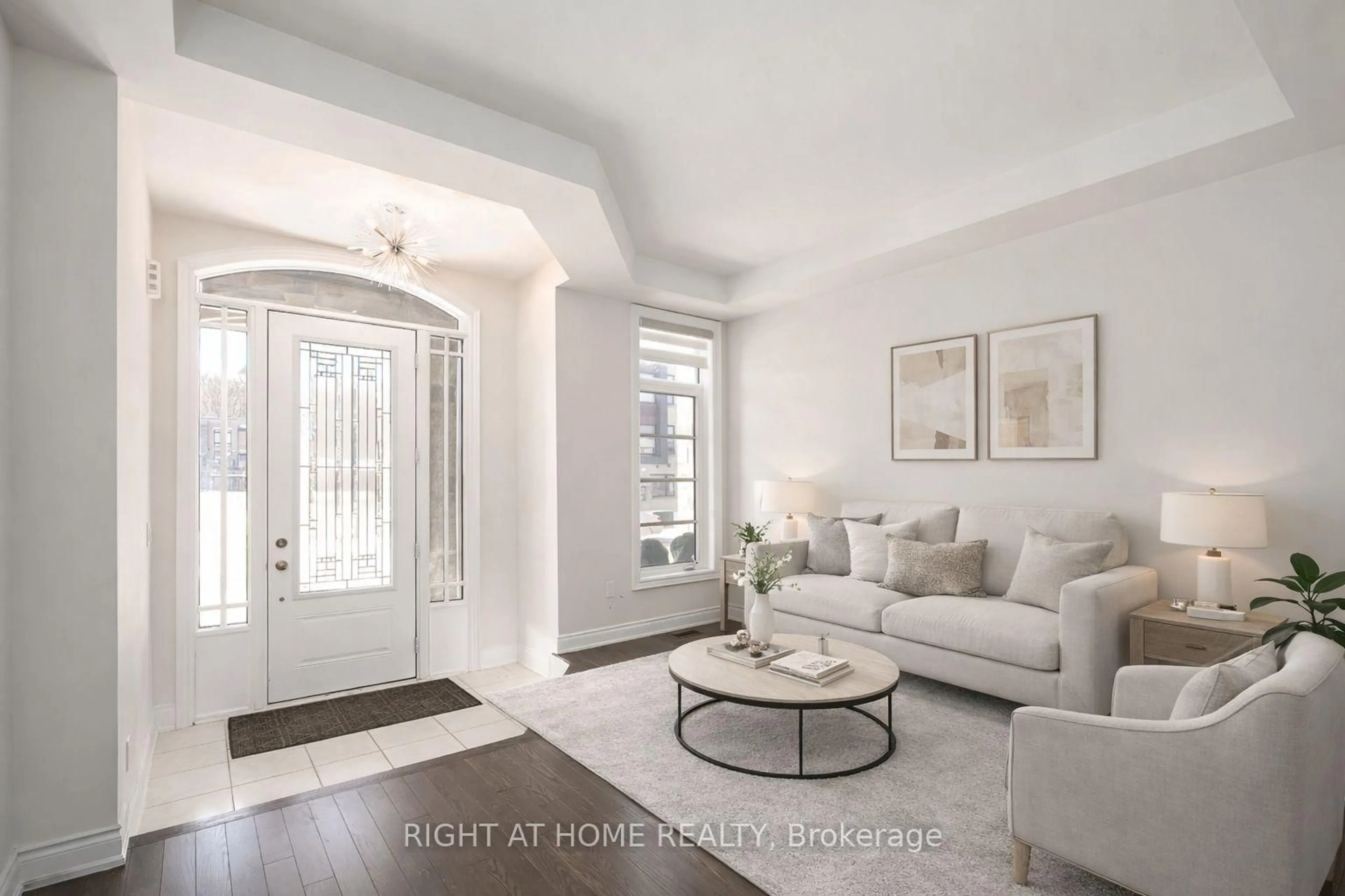 Indoor entryway for 1261 Merton Rd, Oakville Ontario L6M 5M1