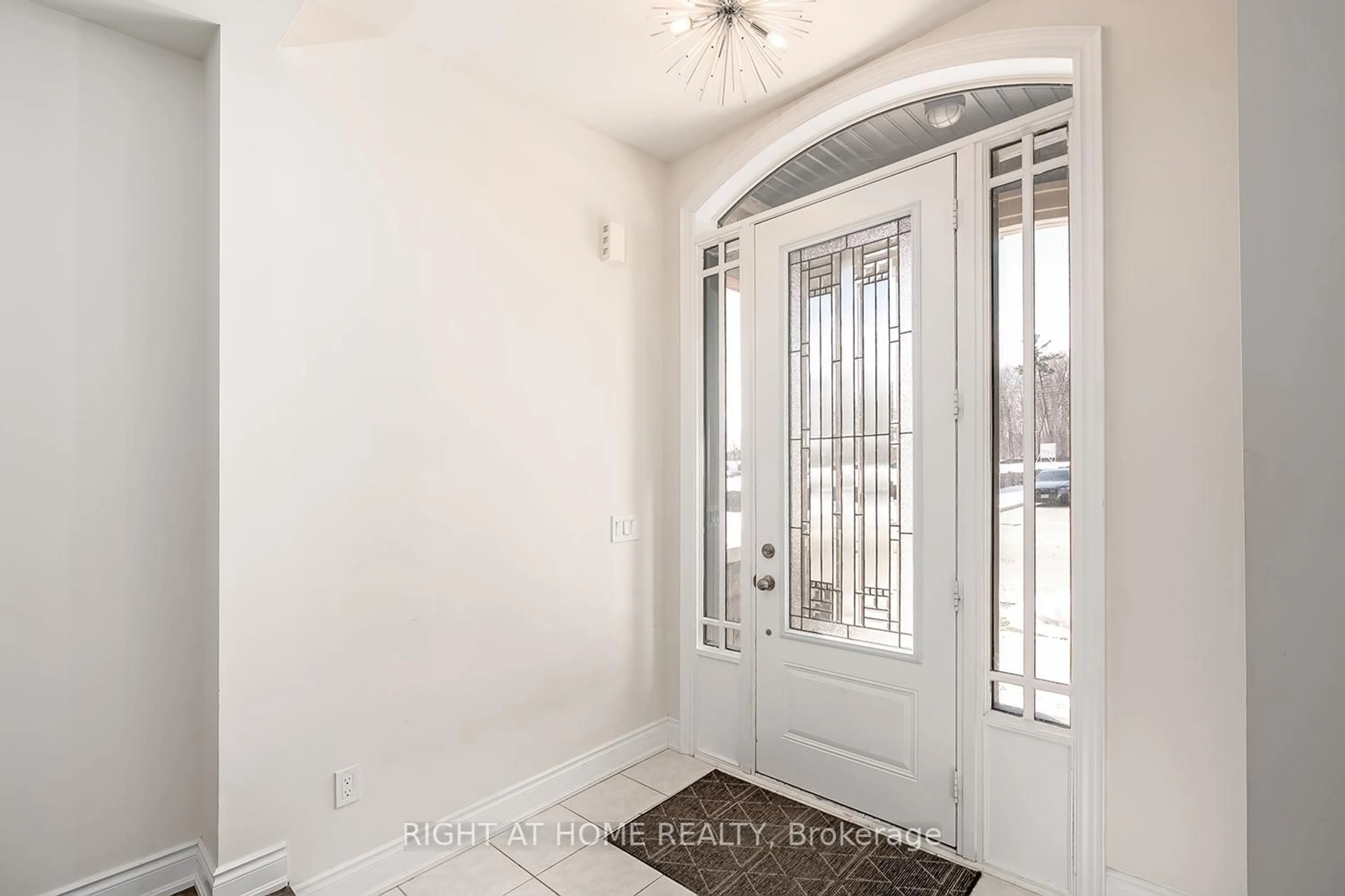 Indoor entryway for 1261 Merton Rd, Oakville Ontario L6M 5M1