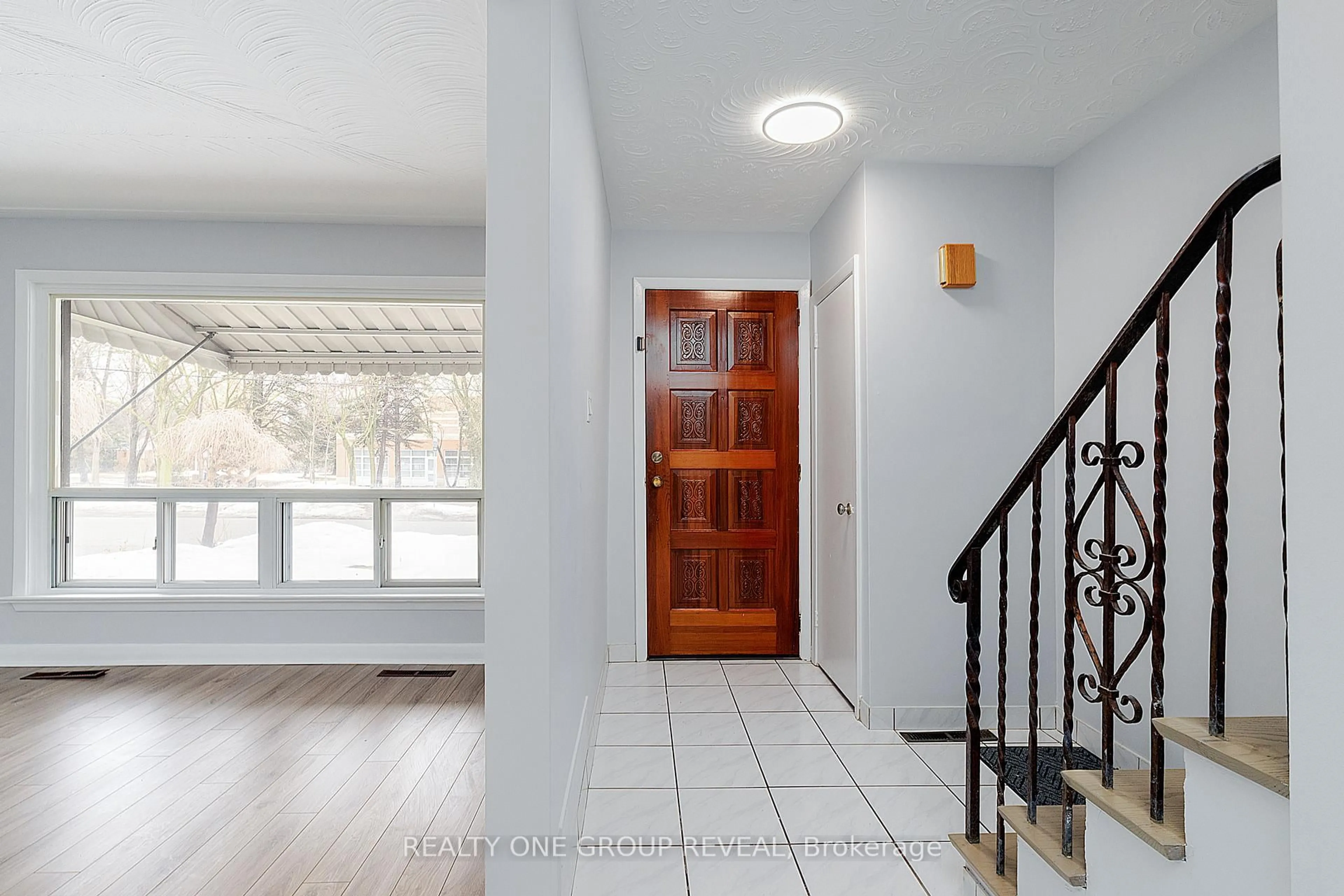 Indoor entryway for 12 Thurodale Ave, Toronto Ontario M6M 3B3