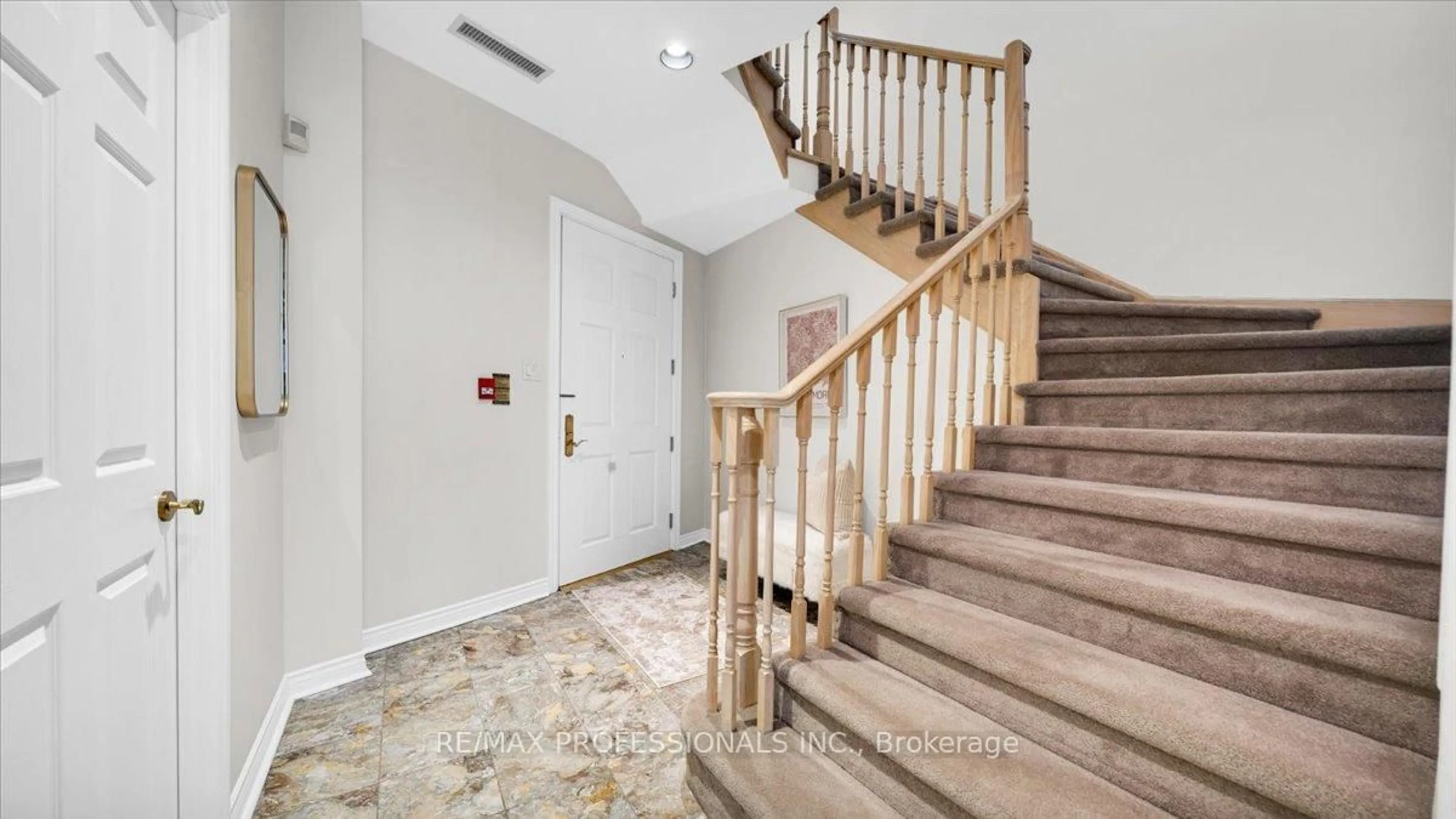 Indoor foyer for 2289 Lake Shore Blvd #TH143, Toronto Ontario M8V 3Y2