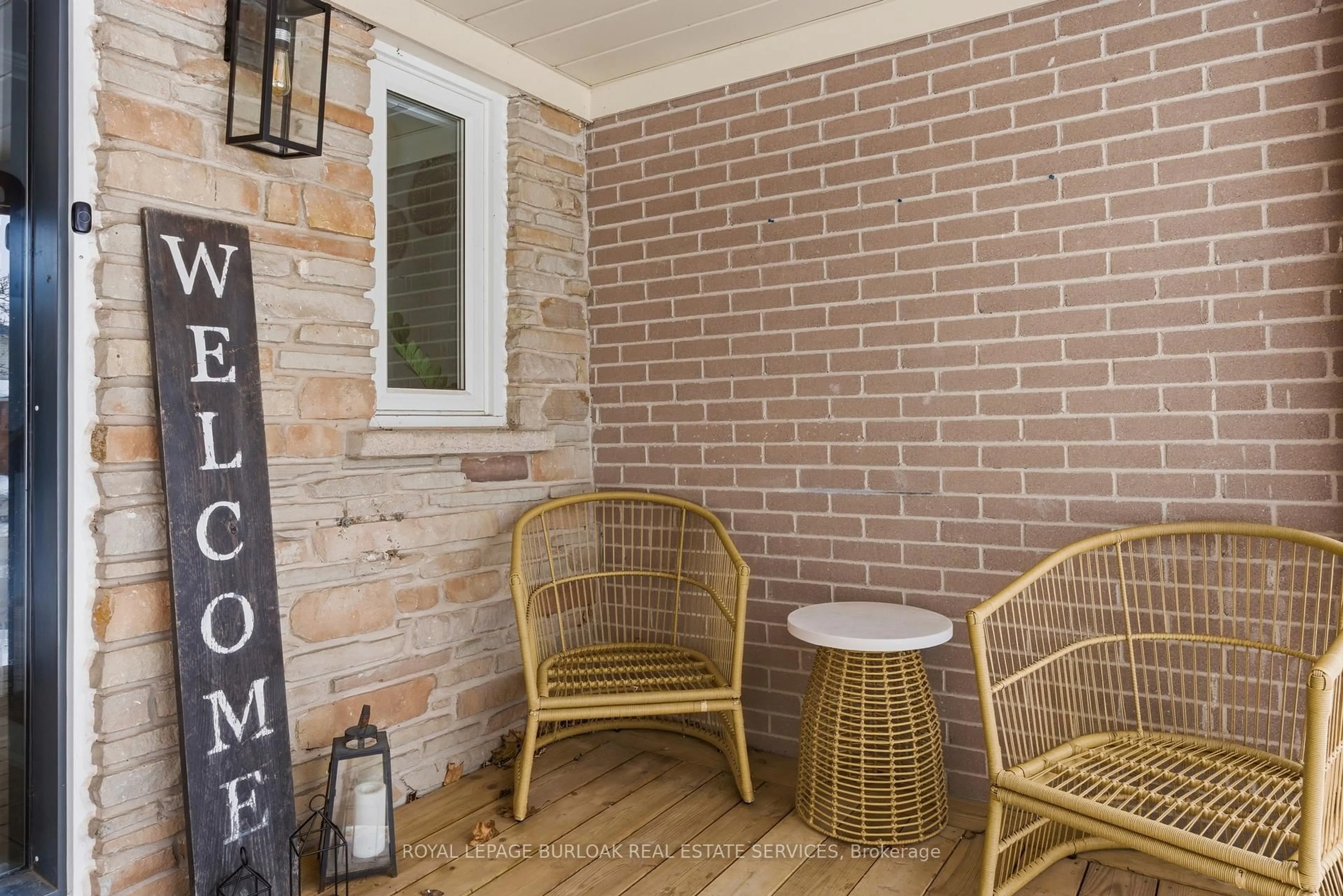 Patio, street for 165 Tyler Ave, Halton Hills Ontario L7J 1V4