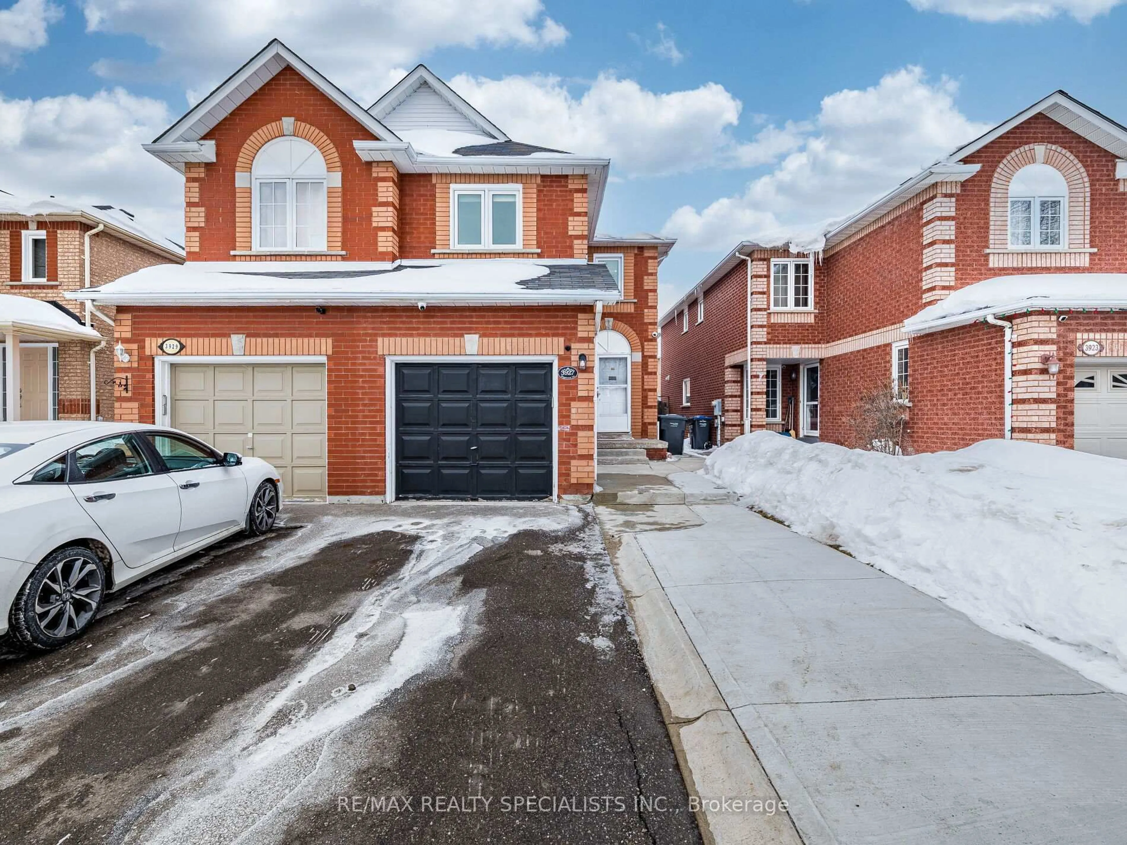 Home with brick exterior material, street for 3927 Rippleton Lane, Mississauga Ontario L5N 6Z8