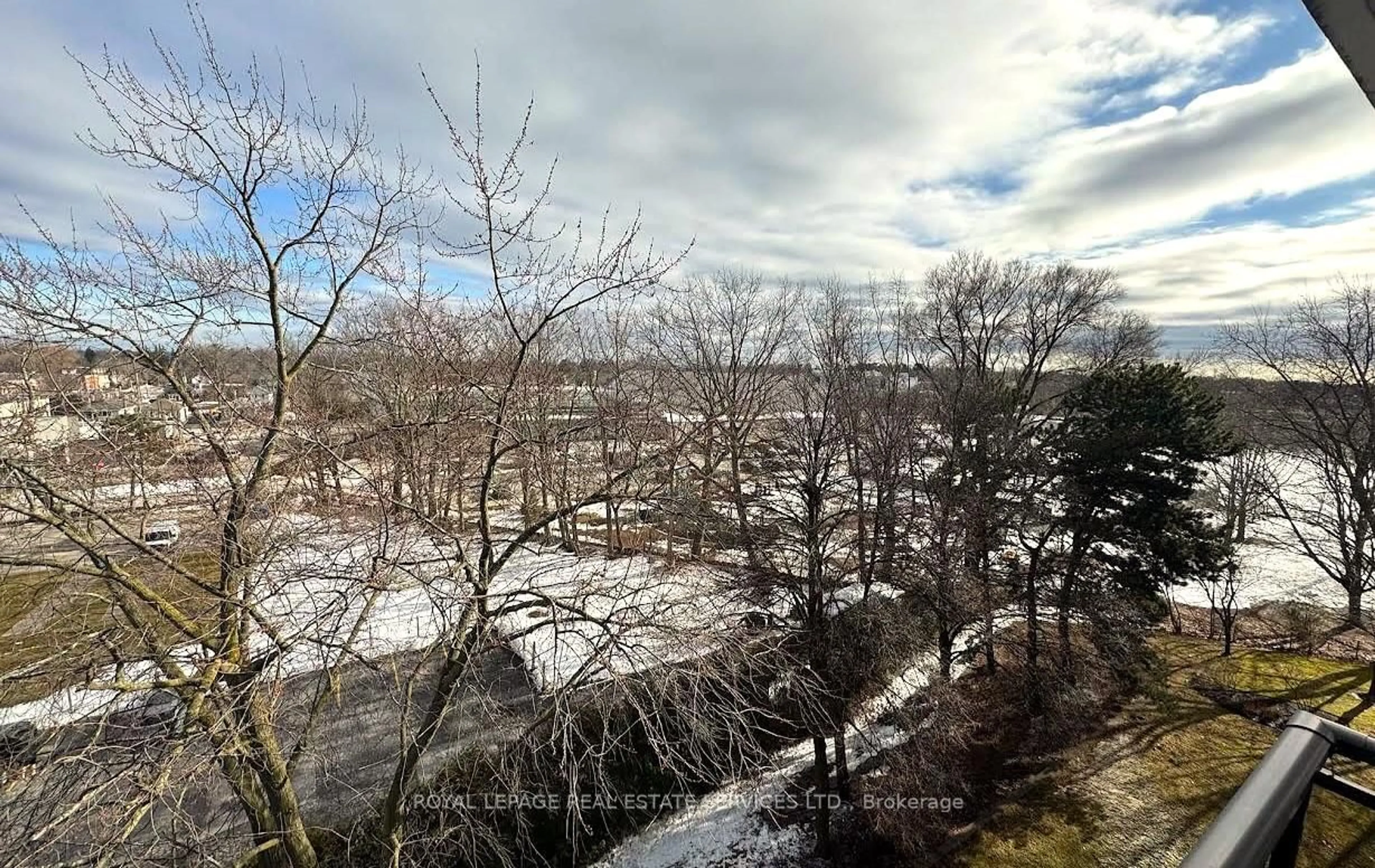 A pic from outside/outdoor area/front of a property/back of a property/a pic from drone, forest/trees view for 212 Kerr St #601, Oakville Ontario L6K 3B1