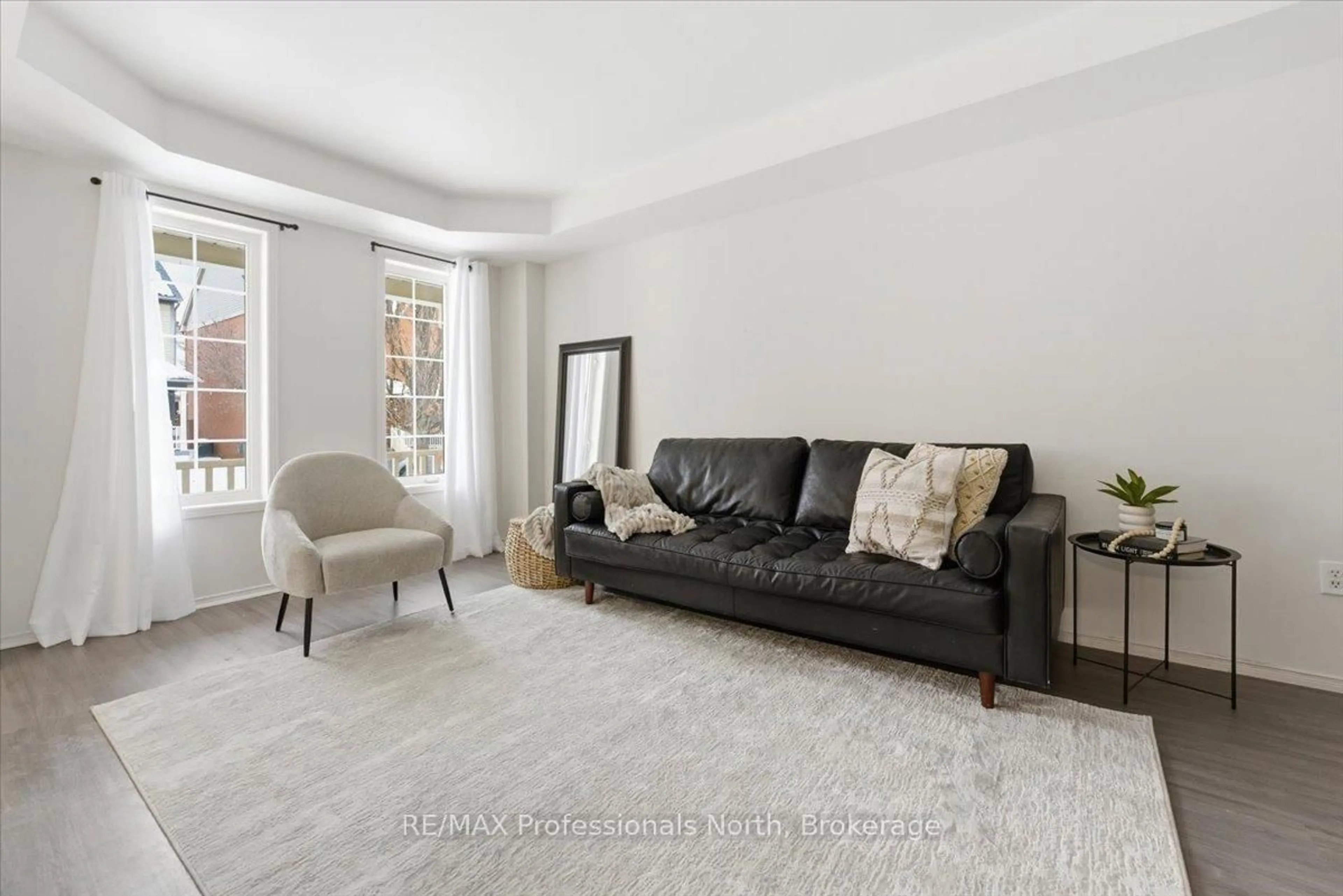 Living room with furniture, unknown for 98 Roxton Rd, Oakville Ontario L6H 6V4