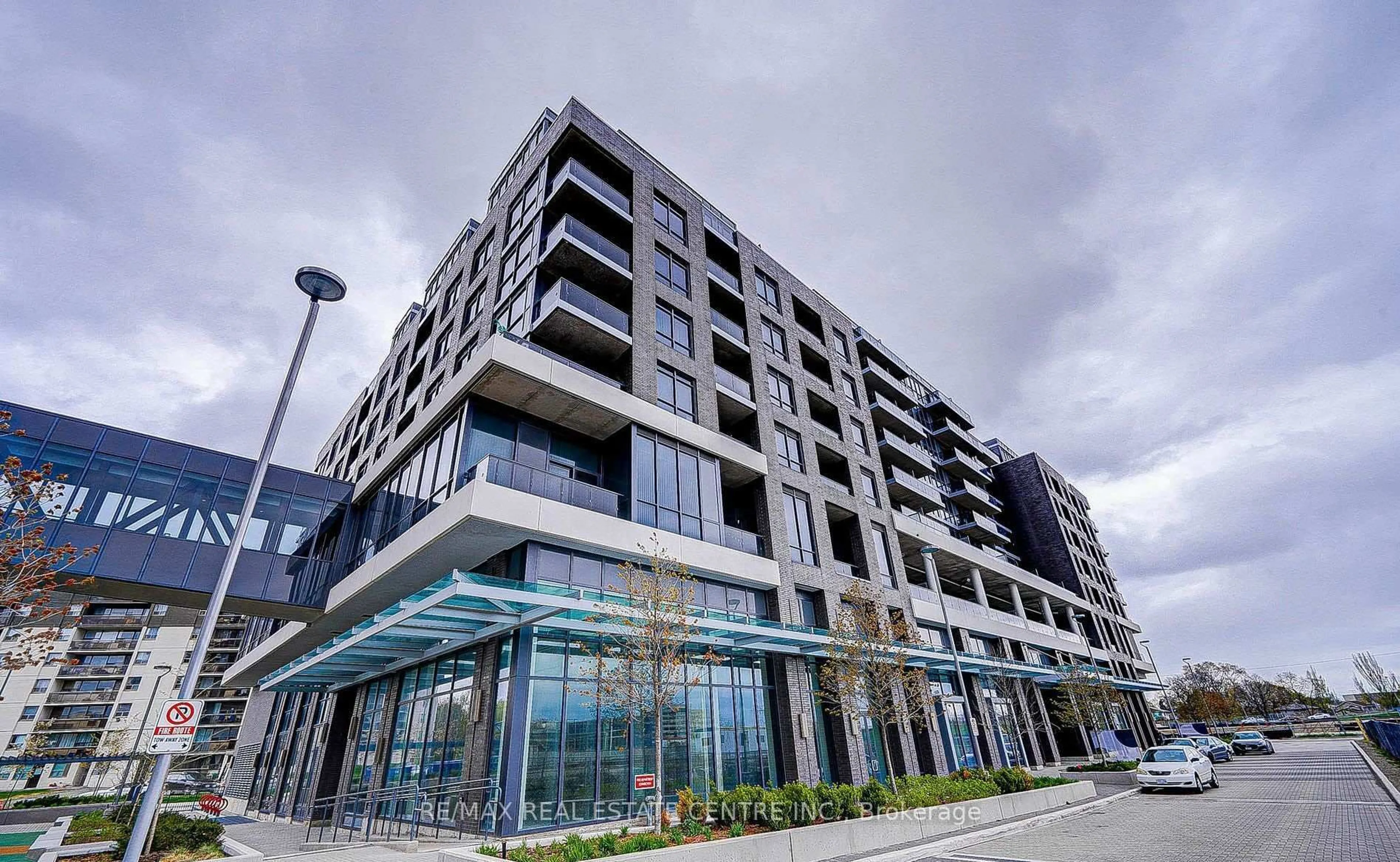 Indoor foyer for 10 GIBBS Rd #1014, Toronto Ontario M9B 0E2