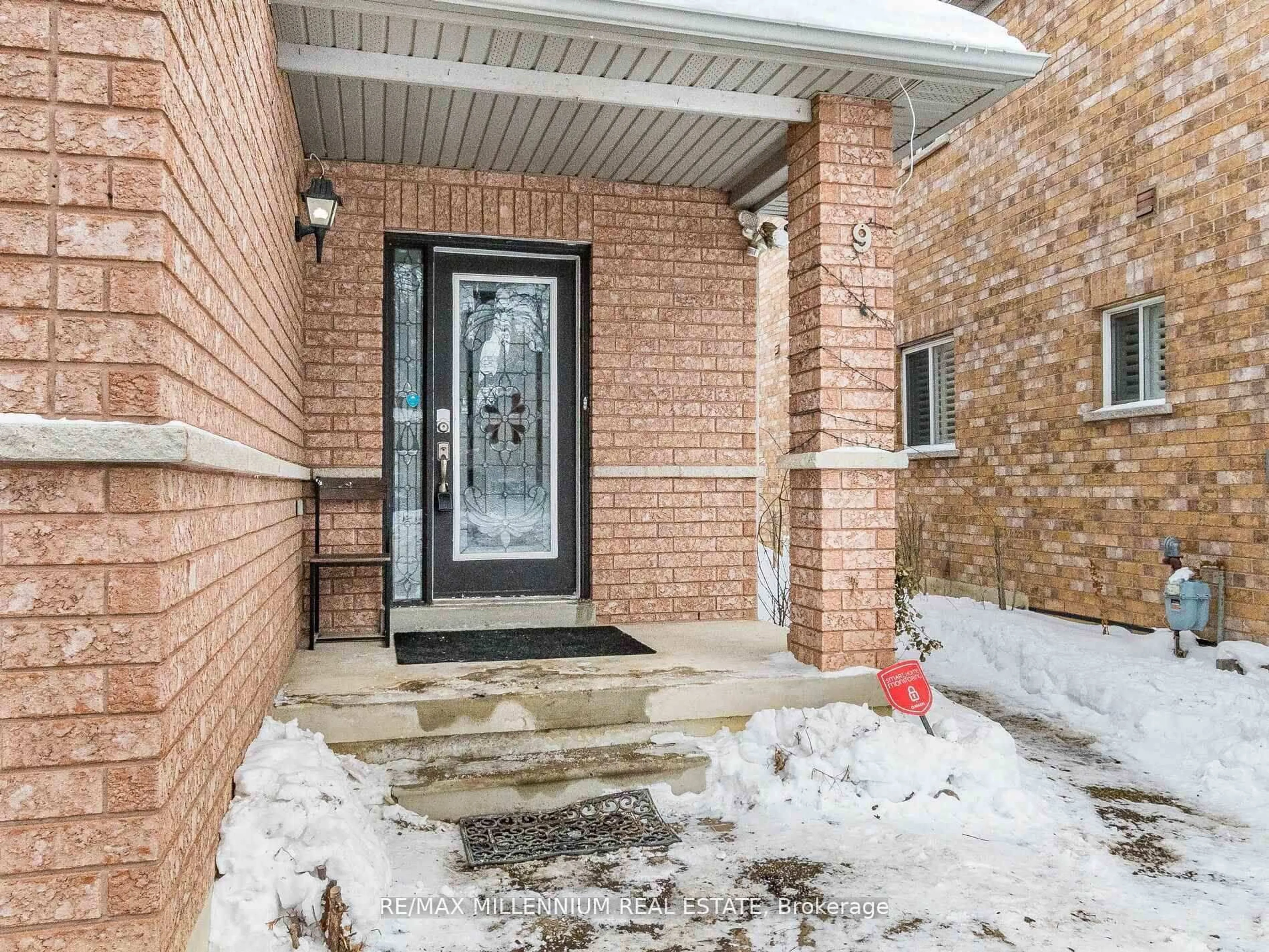 Indoor entryway for 9 Revelstoke Pl, Brampton Ontario L6R 3G3