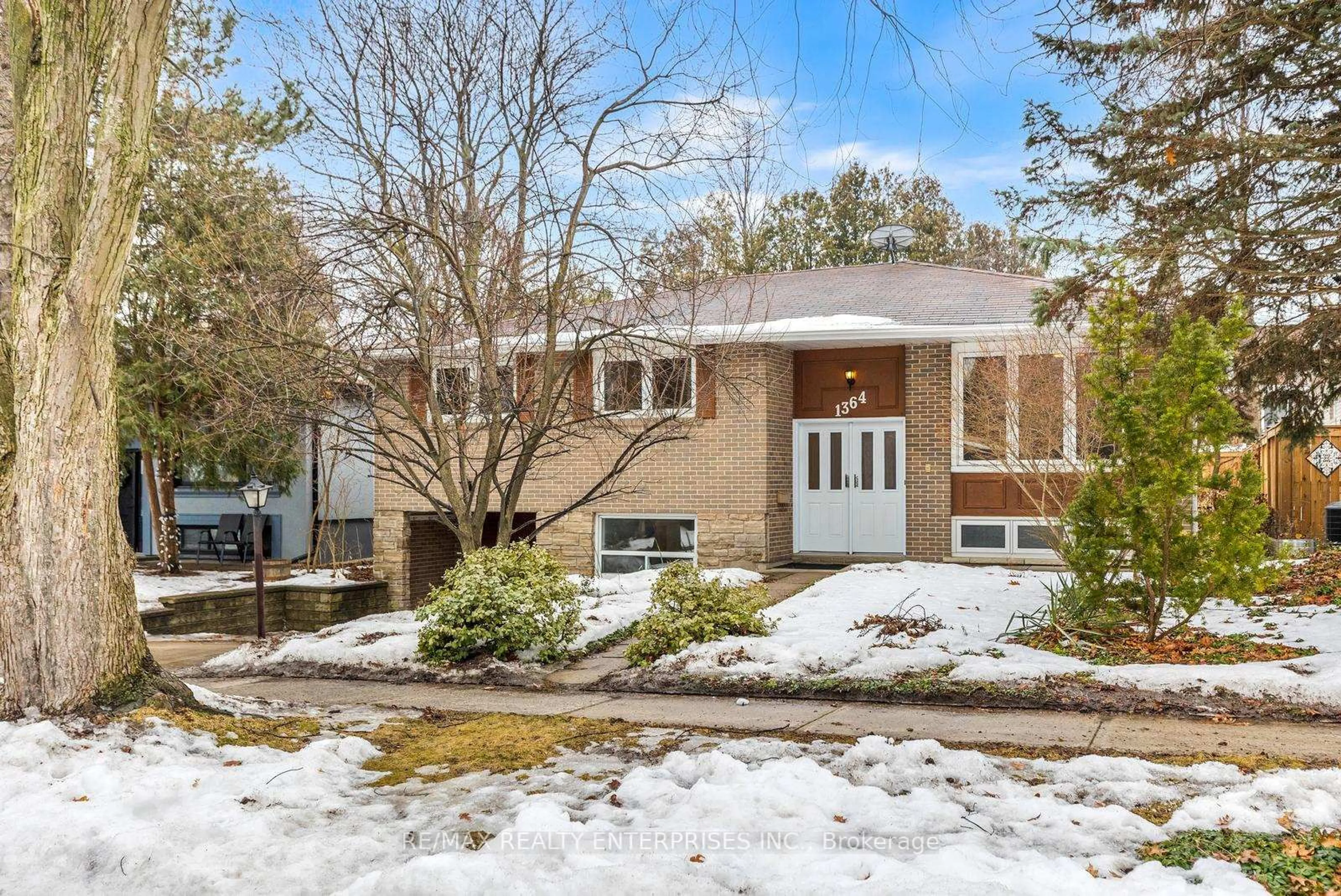 Home with brick exterior material, street for 1364 Everall Rd, Mississauga Ontario L5J 3L5