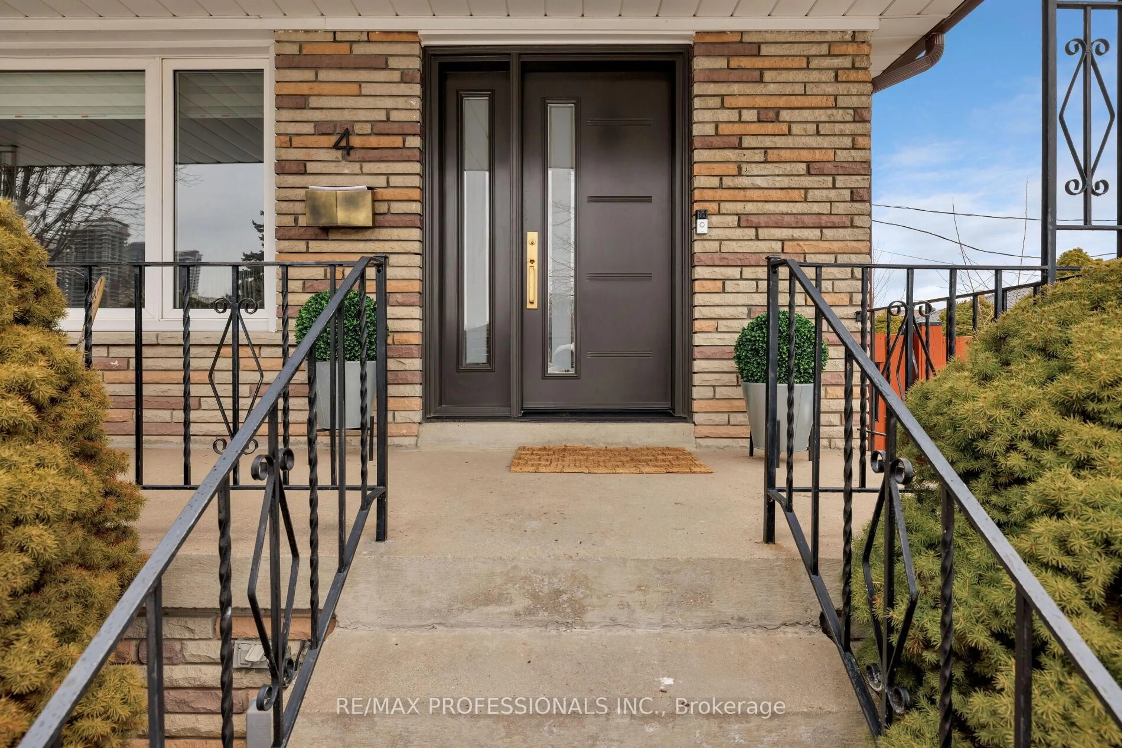 Indoor entryway for 4 Gatewood Cres, Toronto Ontario M9A 4L9