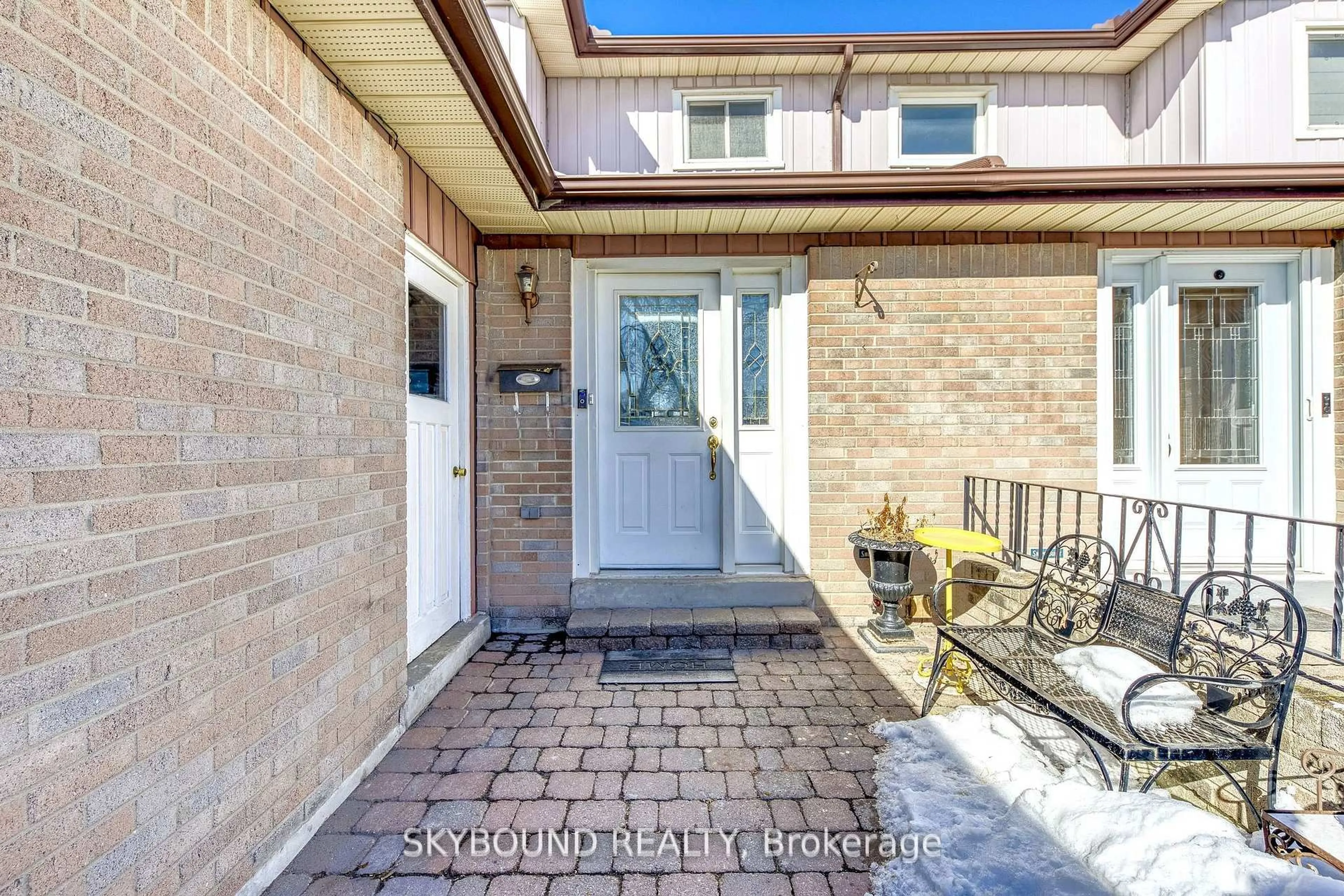 Indoor entryway for 3438 Martins Pine Cres, Mississauga Ontario L5L 1G4