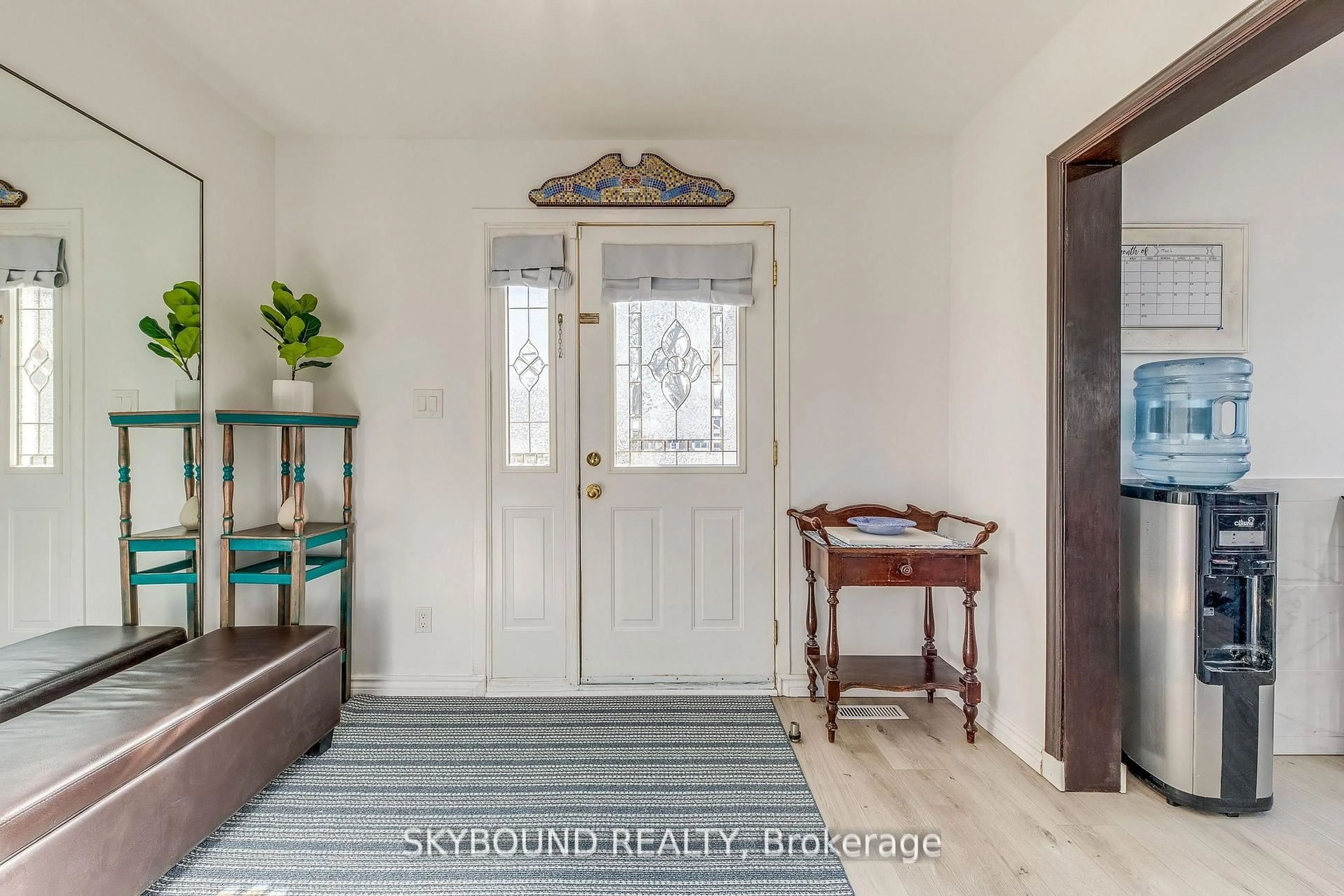 Indoor entryway for 3438 Martins Pine Cres, Mississauga Ontario L5L 1G4